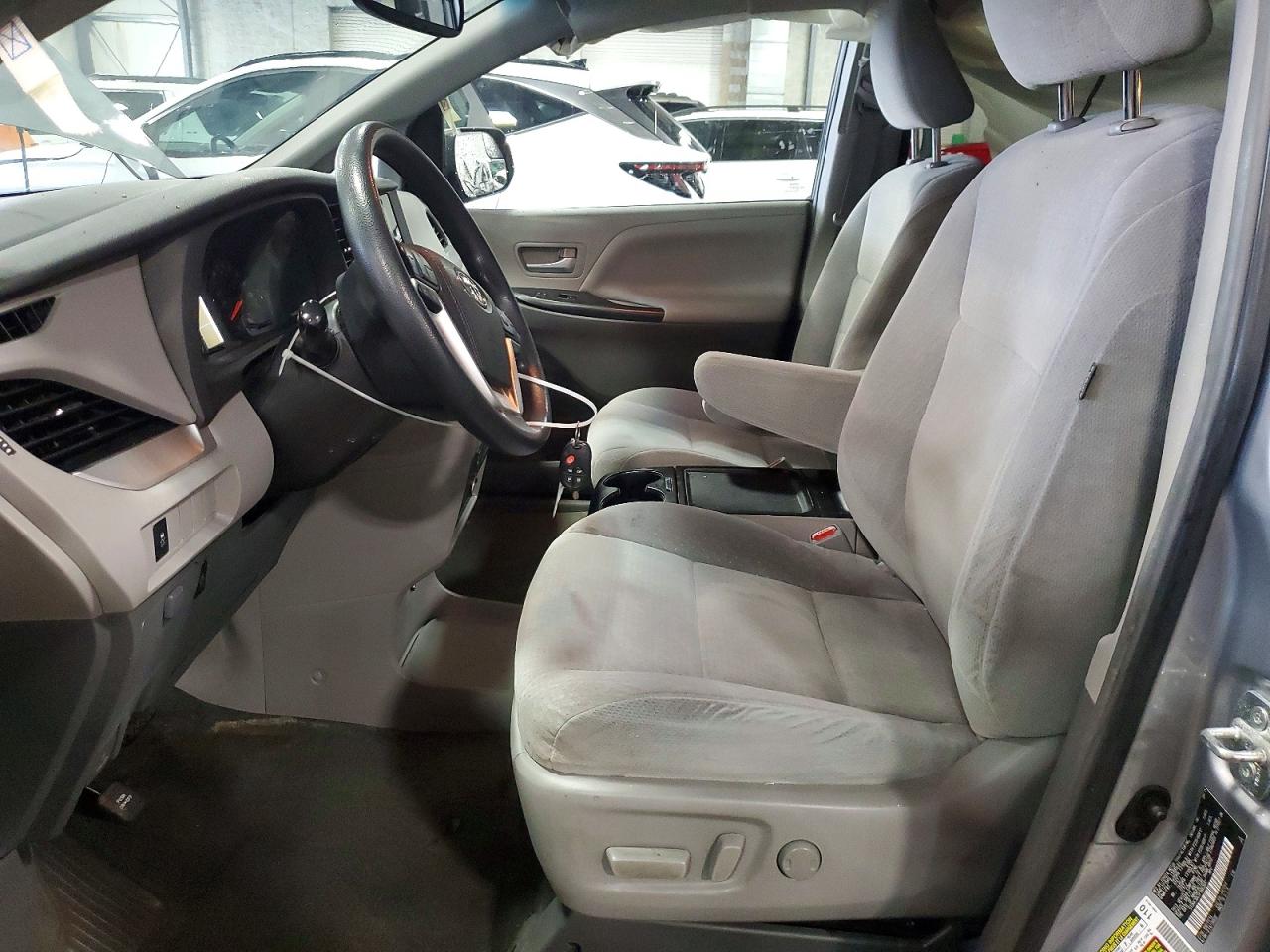 2015 Toyota Sienna Le Silver vin: 5TDKK3DC5FS662607