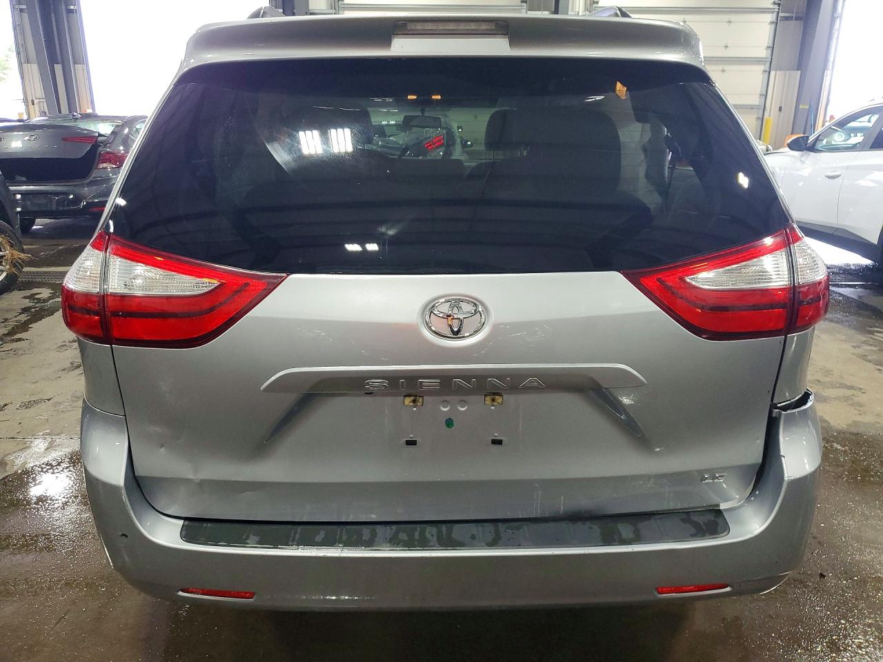 2015 Toyota Sienna Le Silver vin: 5TDKK3DC5FS662607