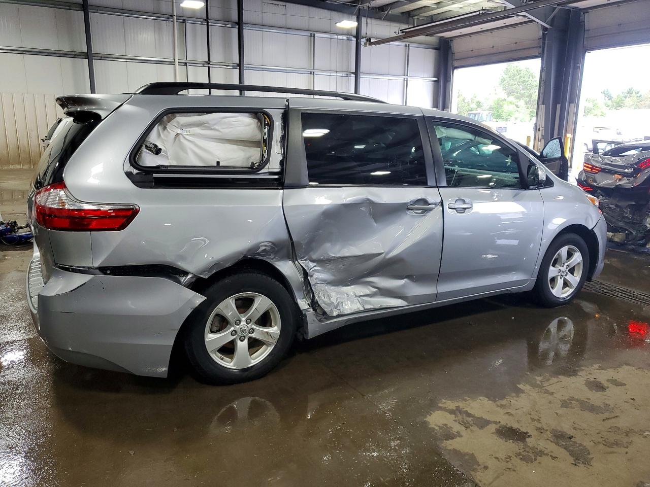 2015 Toyota Sienna Le Silver vin: 5TDKK3DC5FS662607