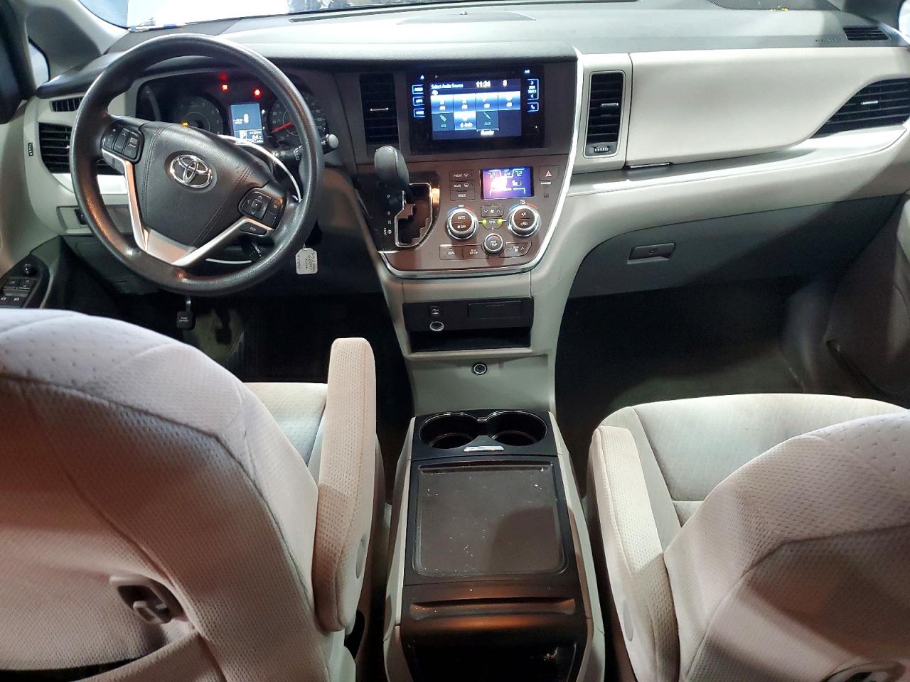 2015 Toyota Sienna Le Silver vin: 5TDKK3DC5FS662607