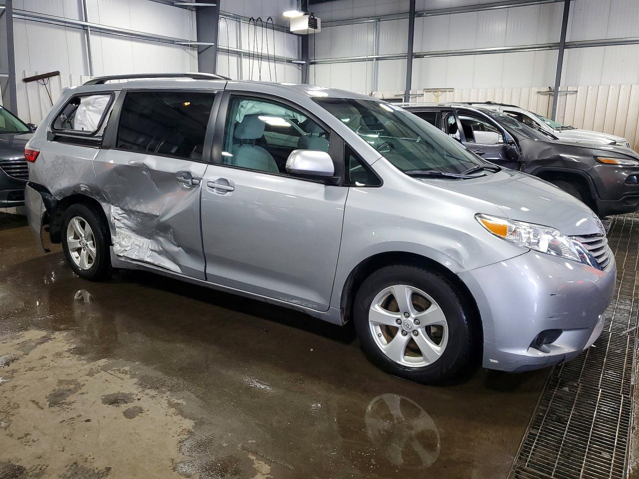 2015 Toyota Sienna Le Silver vin: 5TDKK3DC5FS662607