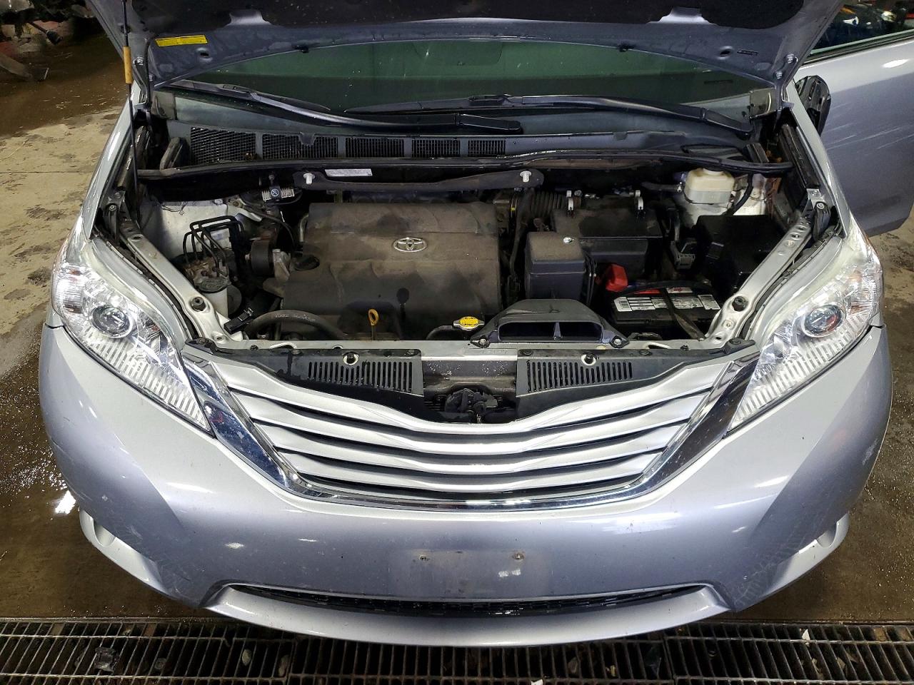2015 Toyota Sienna Le Silver vin: 5TDKK3DC5FS662607