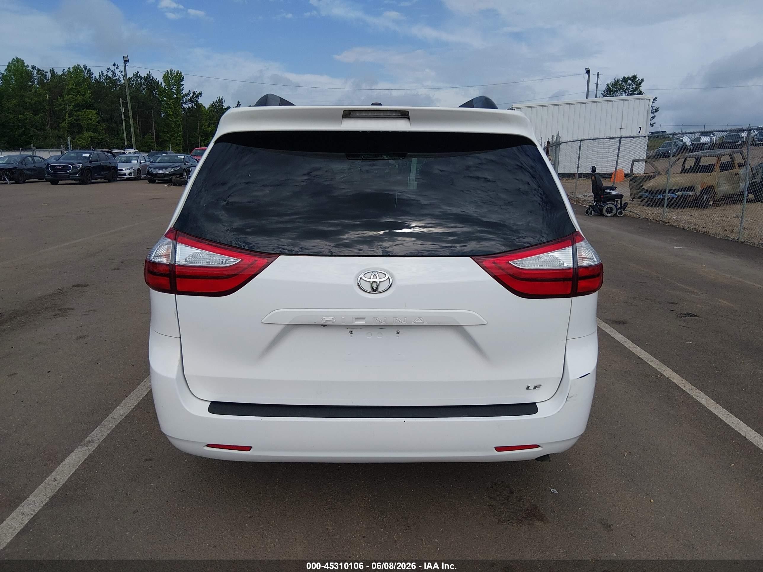 2015 Toyota Sienna Le 8 Passenger White vin: 5TDKK3DC5FS663210