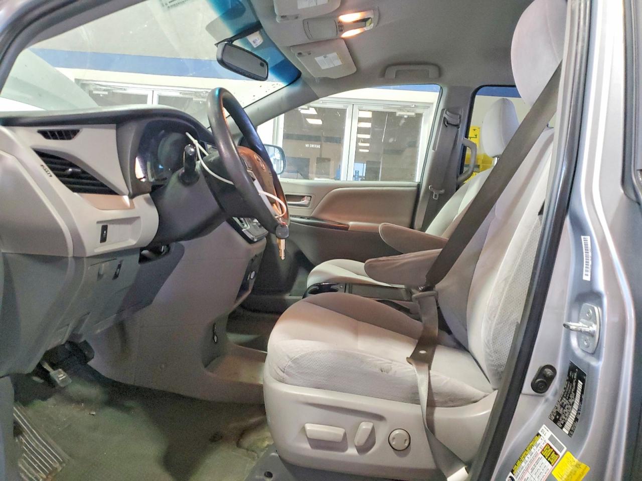 2015 Toyota Sienna Le Silver vin: 5TDKK3DC5FS680721
