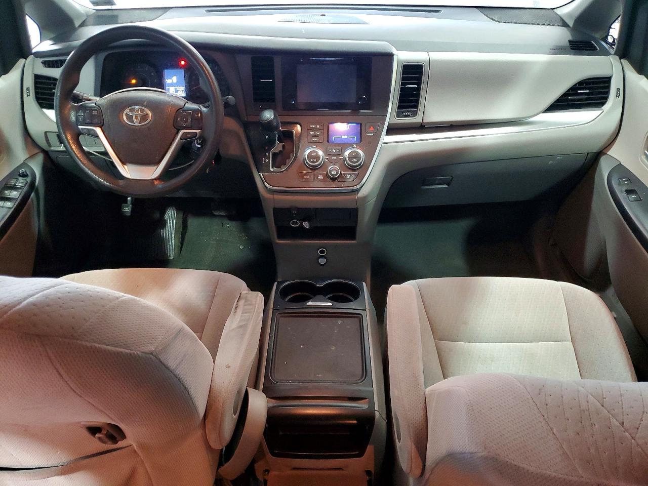 2015 Toyota Sienna Le Silver vin: 5TDKK3DC5FS680721