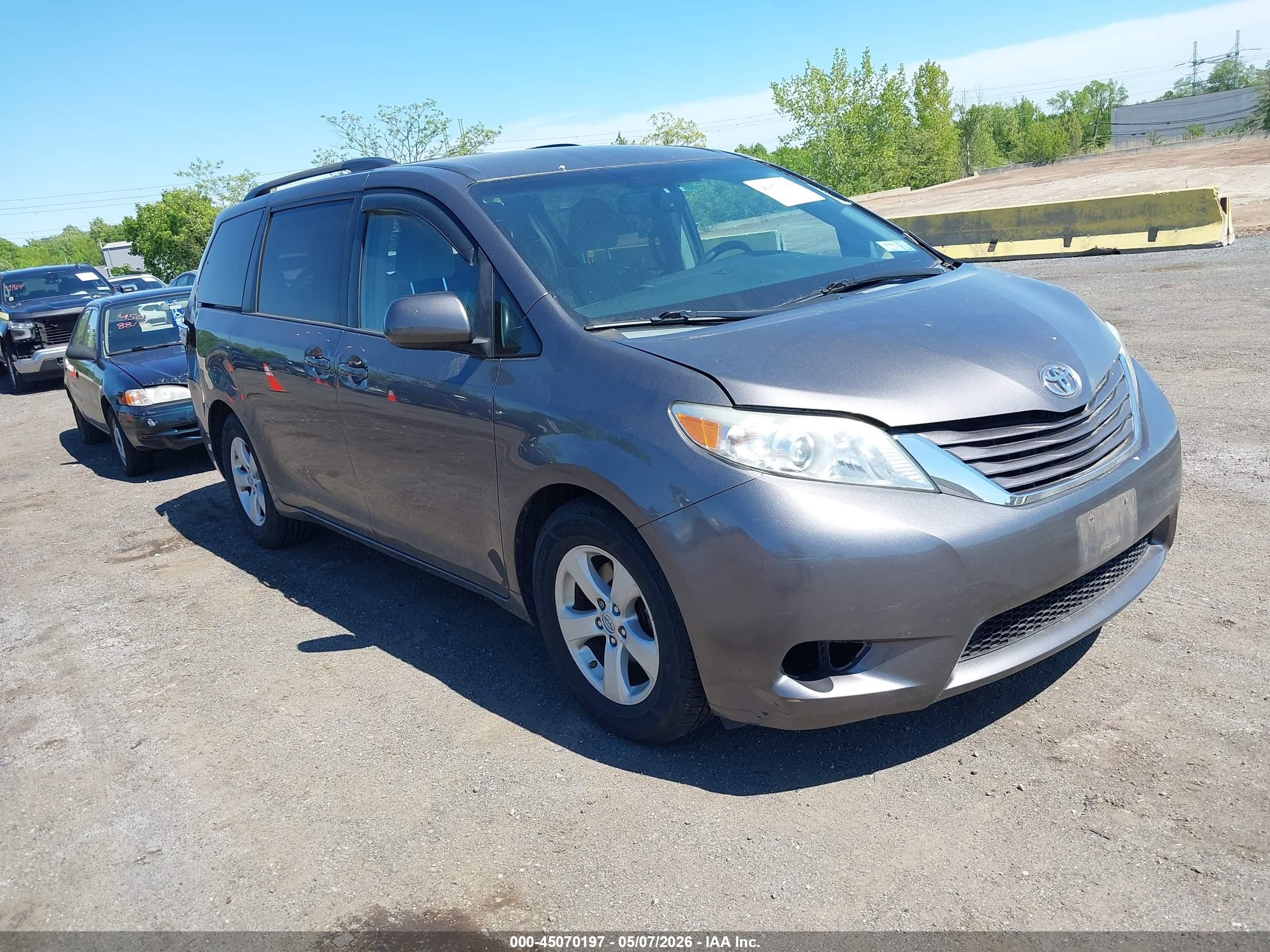 2015 Toyota Sienna Le 8 Passenger Gray vin: 5TDKK3DC5FS684994