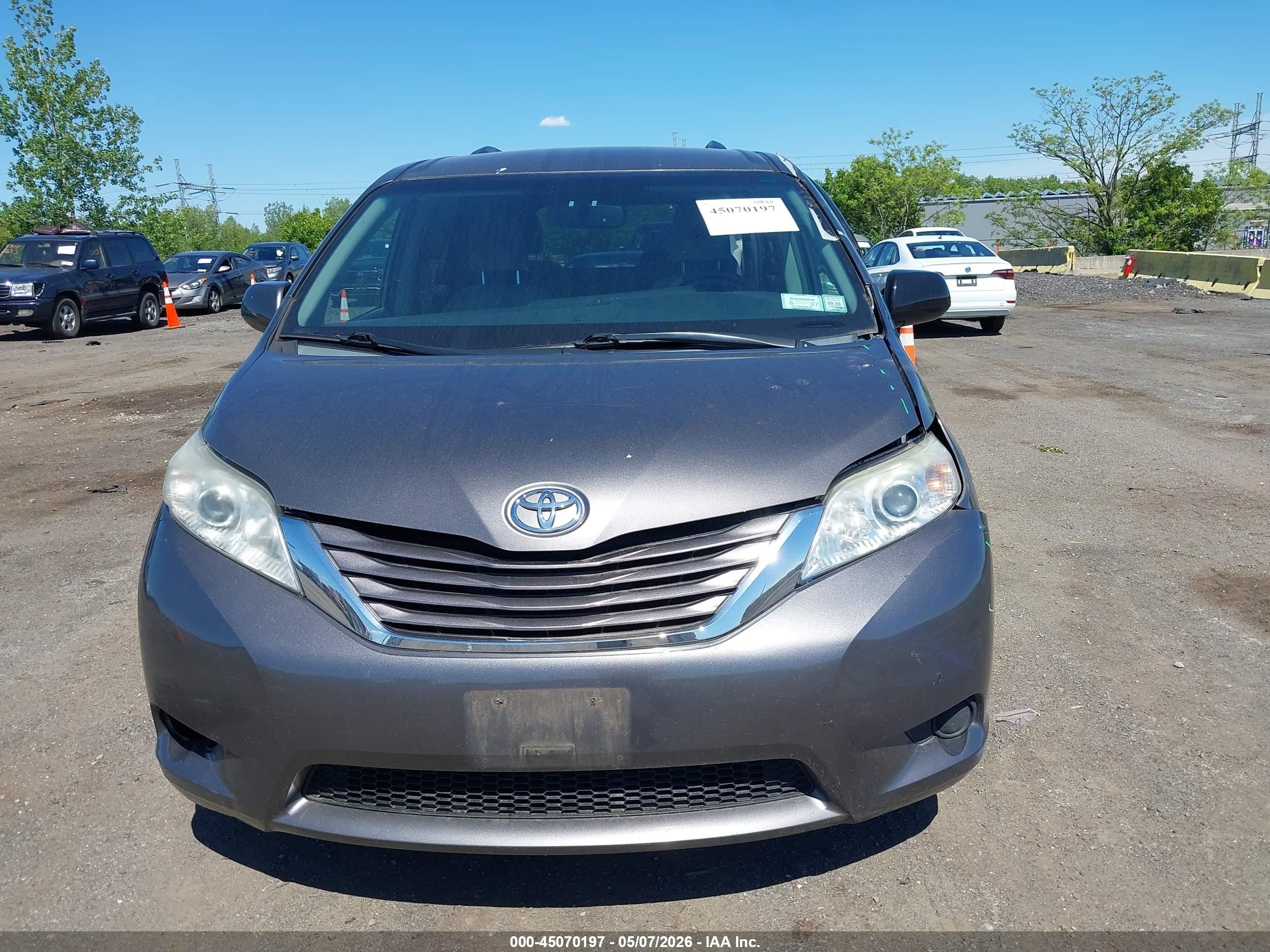 2015 Toyota Sienna Le 8 Passenger Gray vin: 5TDKK3DC5FS684994