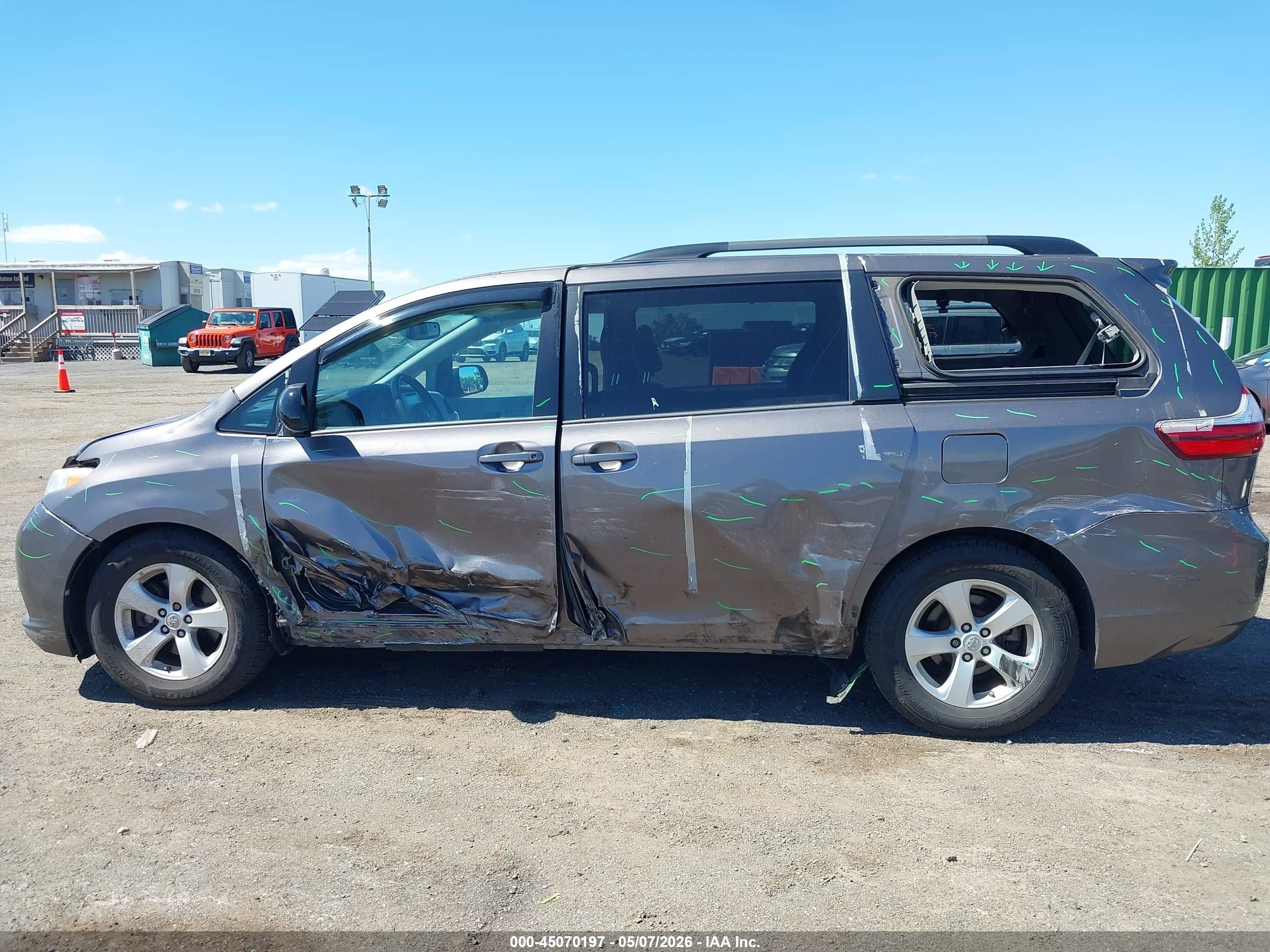 2015 Toyota Sienna Le 8 Passenger Gray vin: 5TDKK3DC5FS684994