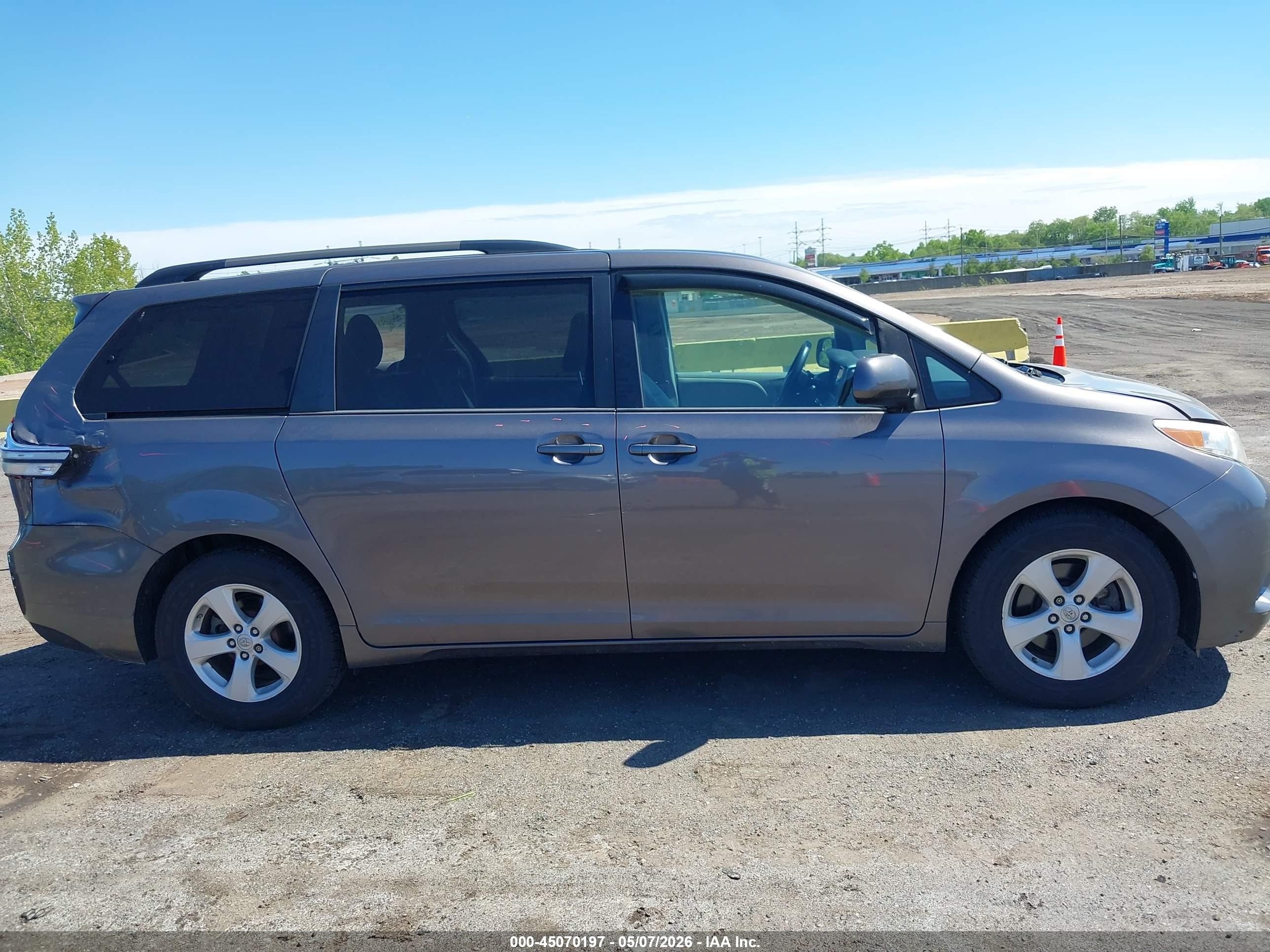2015 Toyota Sienna Le 8 Passenger Gray vin: 5TDKK3DC5FS684994