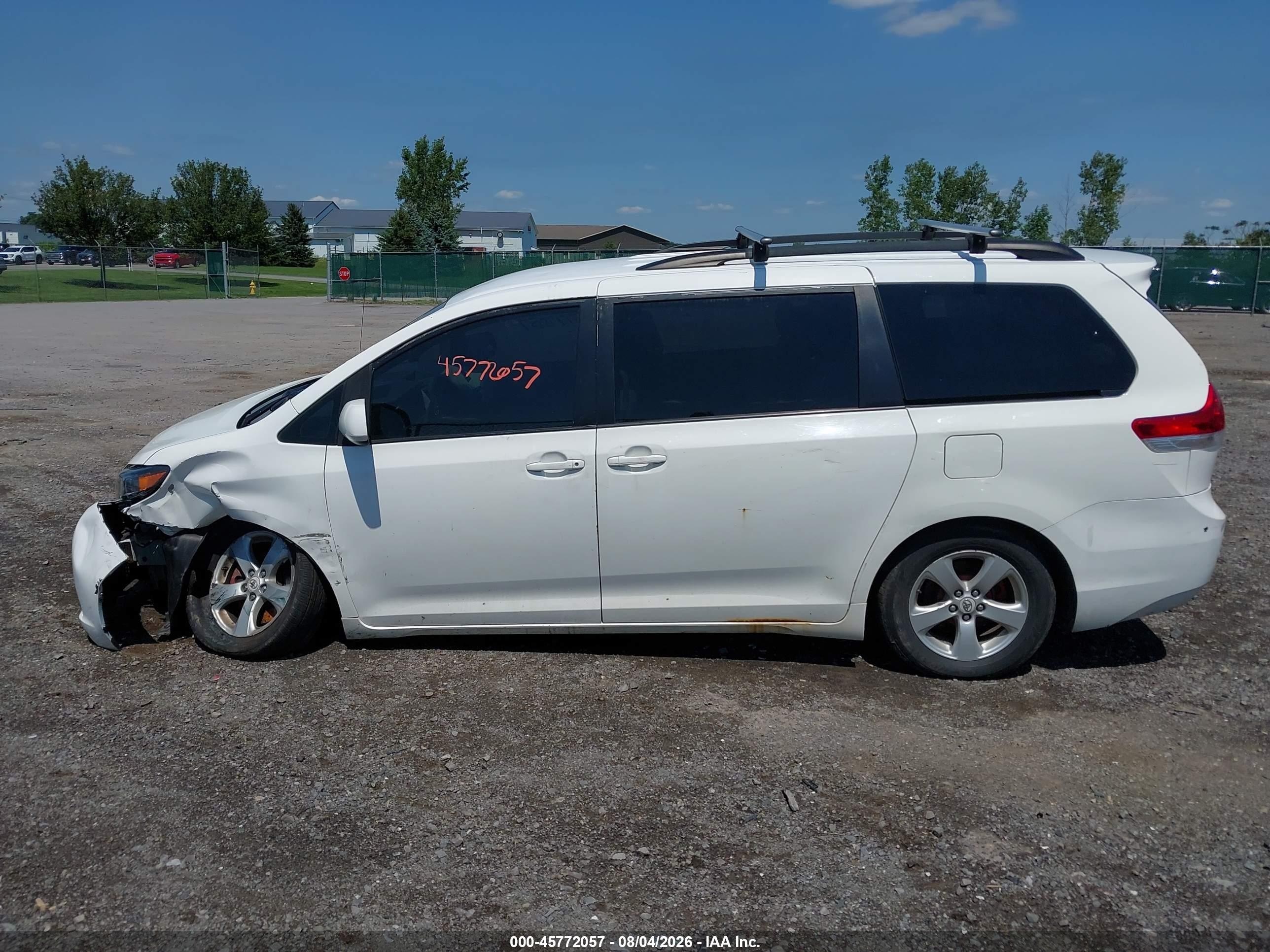 2011 Toyota Sienna Le V6 White vin: 5TDKK3DC6BS004272