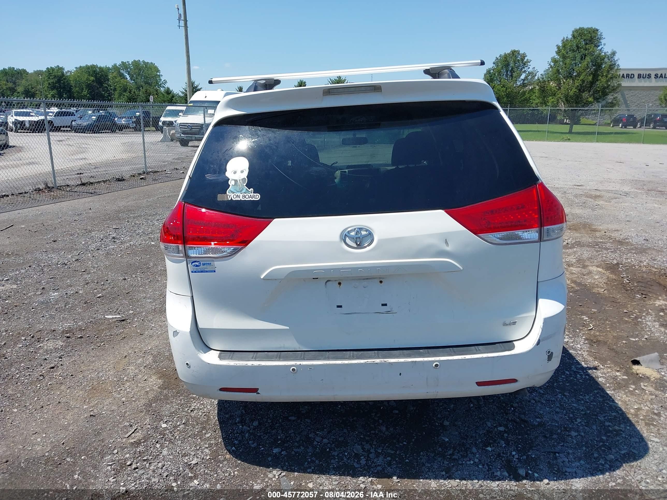 2011 Toyota Sienna Le V6 White vin: 5TDKK3DC6BS004272