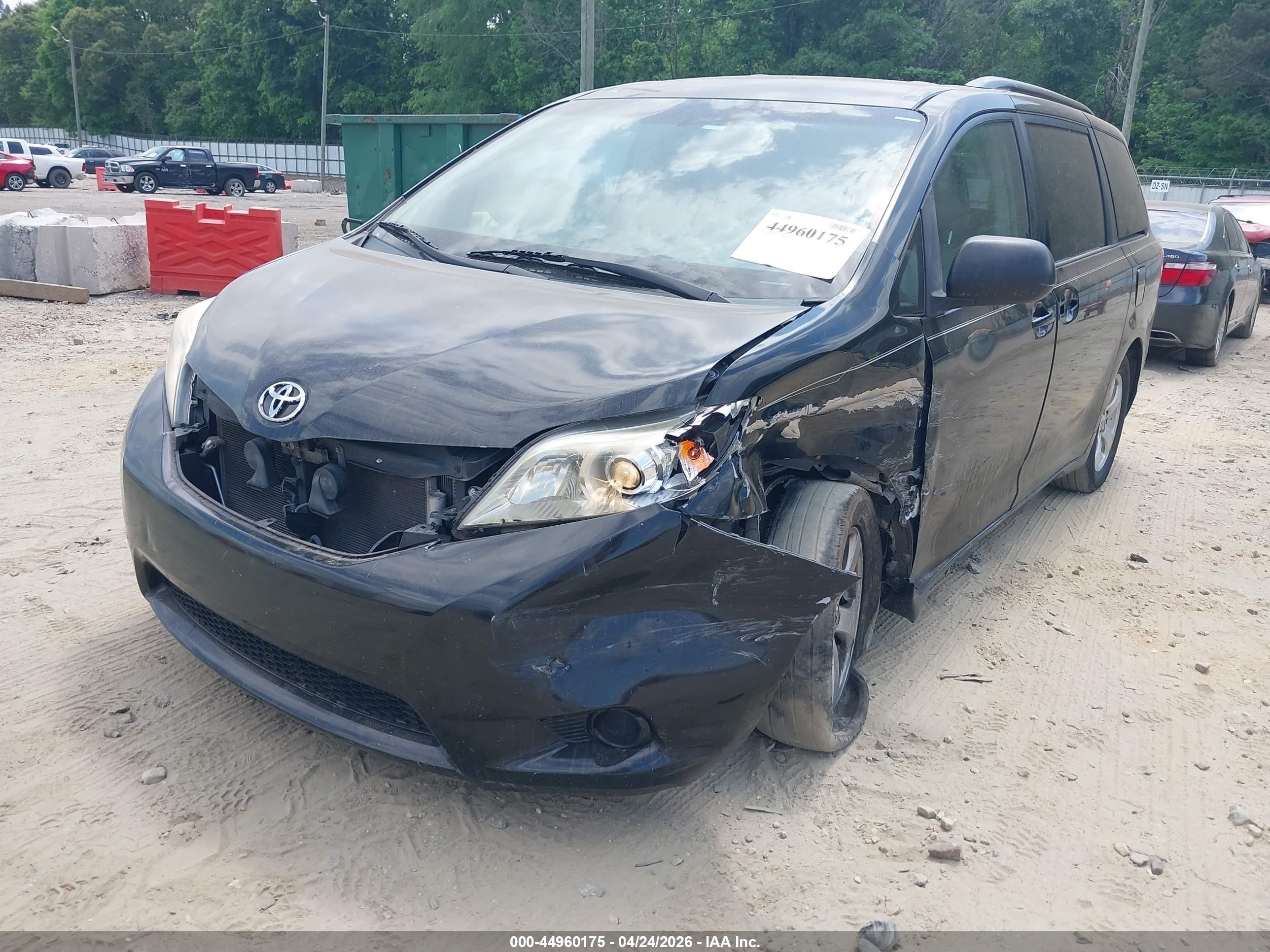 2011 Toyota Sienna Le V6 Black vin: 5TDKK3DC6BS012369