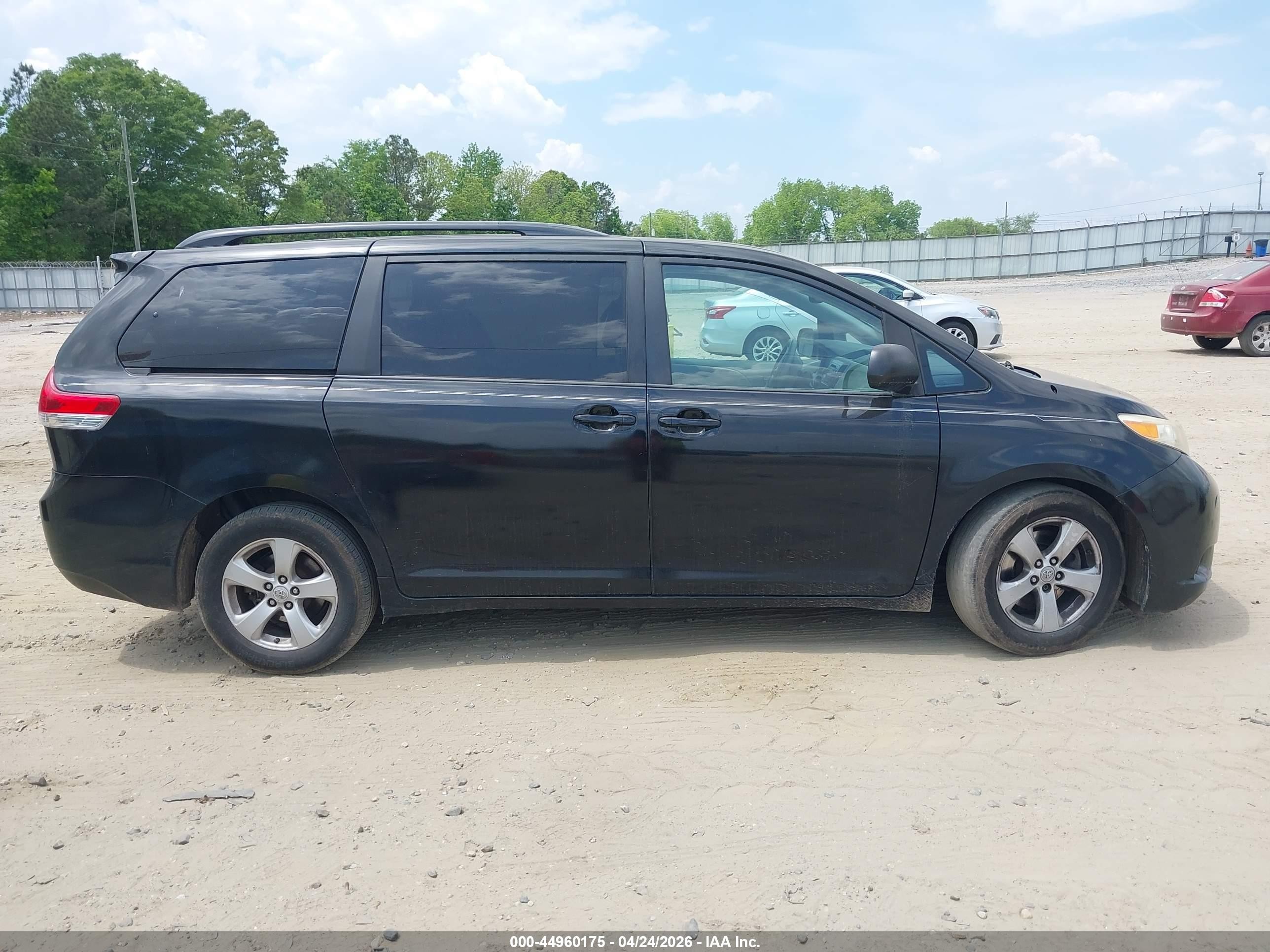 2011 Toyota Sienna Le V6 Black vin: 5TDKK3DC6BS012369