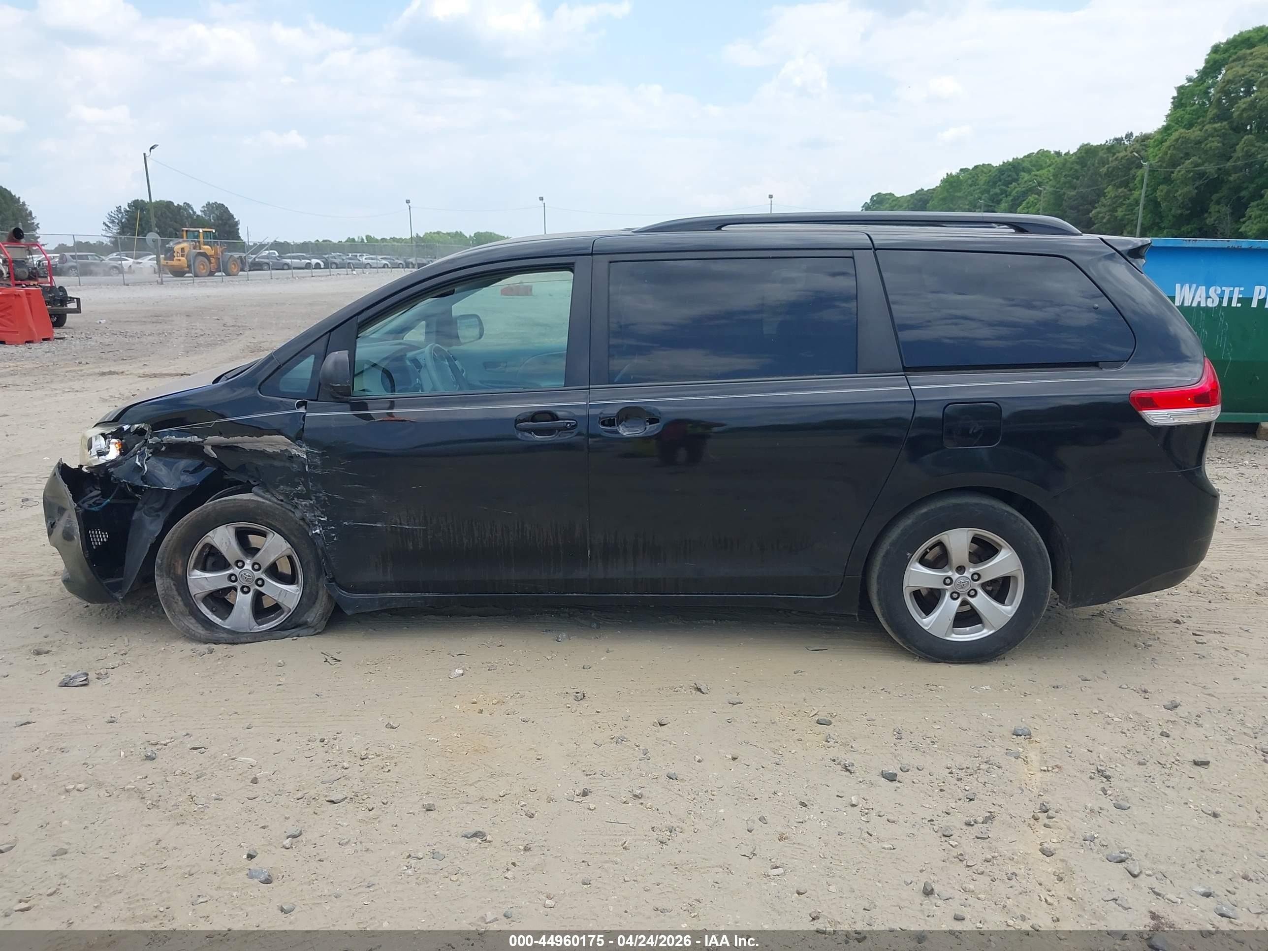2011 Toyota Sienna Le V6 Black vin: 5TDKK3DC6BS012369