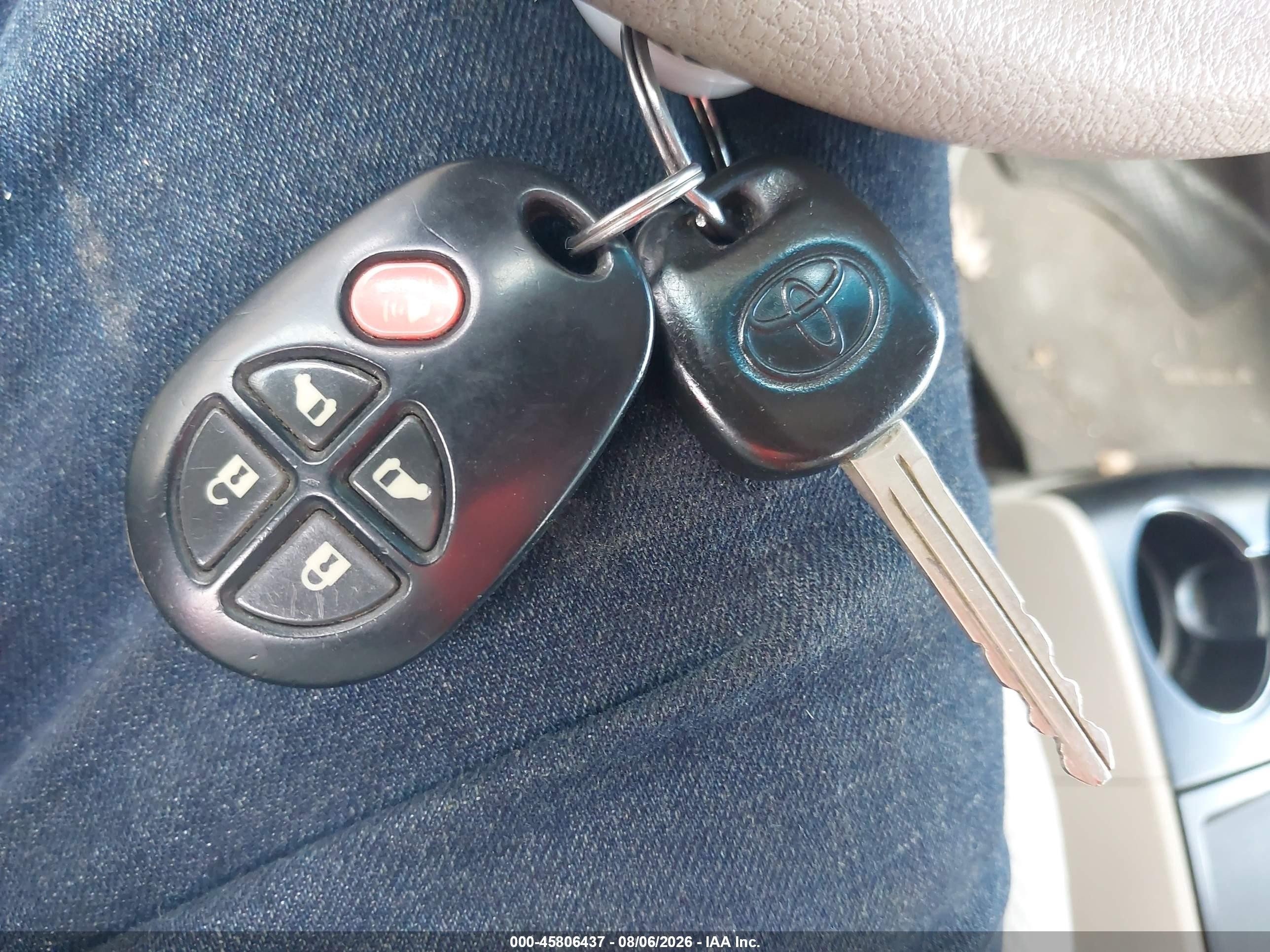 2011 Toyota Sienna Le V6 Серый vin: 5TDKK3DC6BS014736