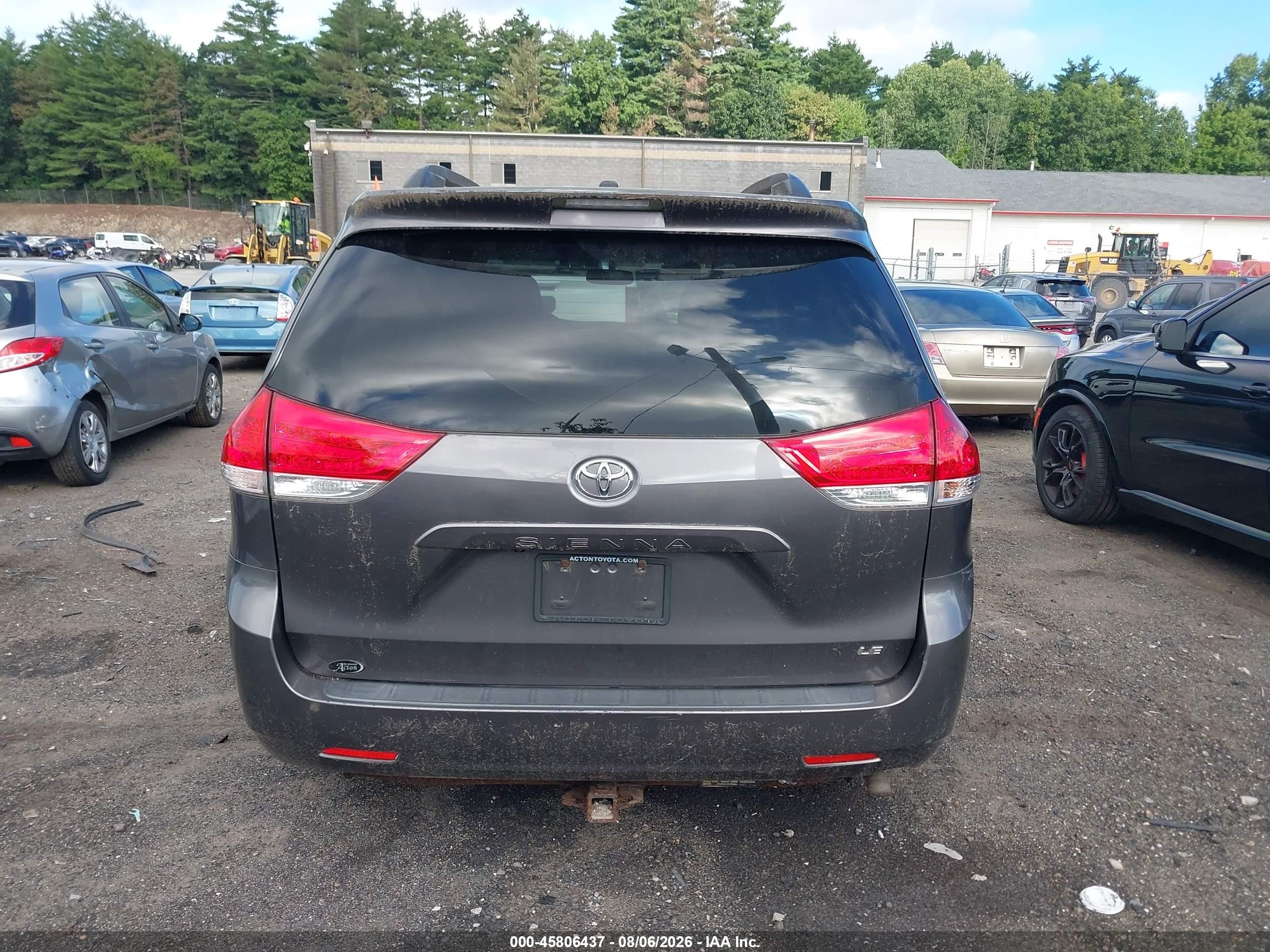 2011 Toyota Sienna Le V6 Серый vin: 5TDKK3DC6BS014736