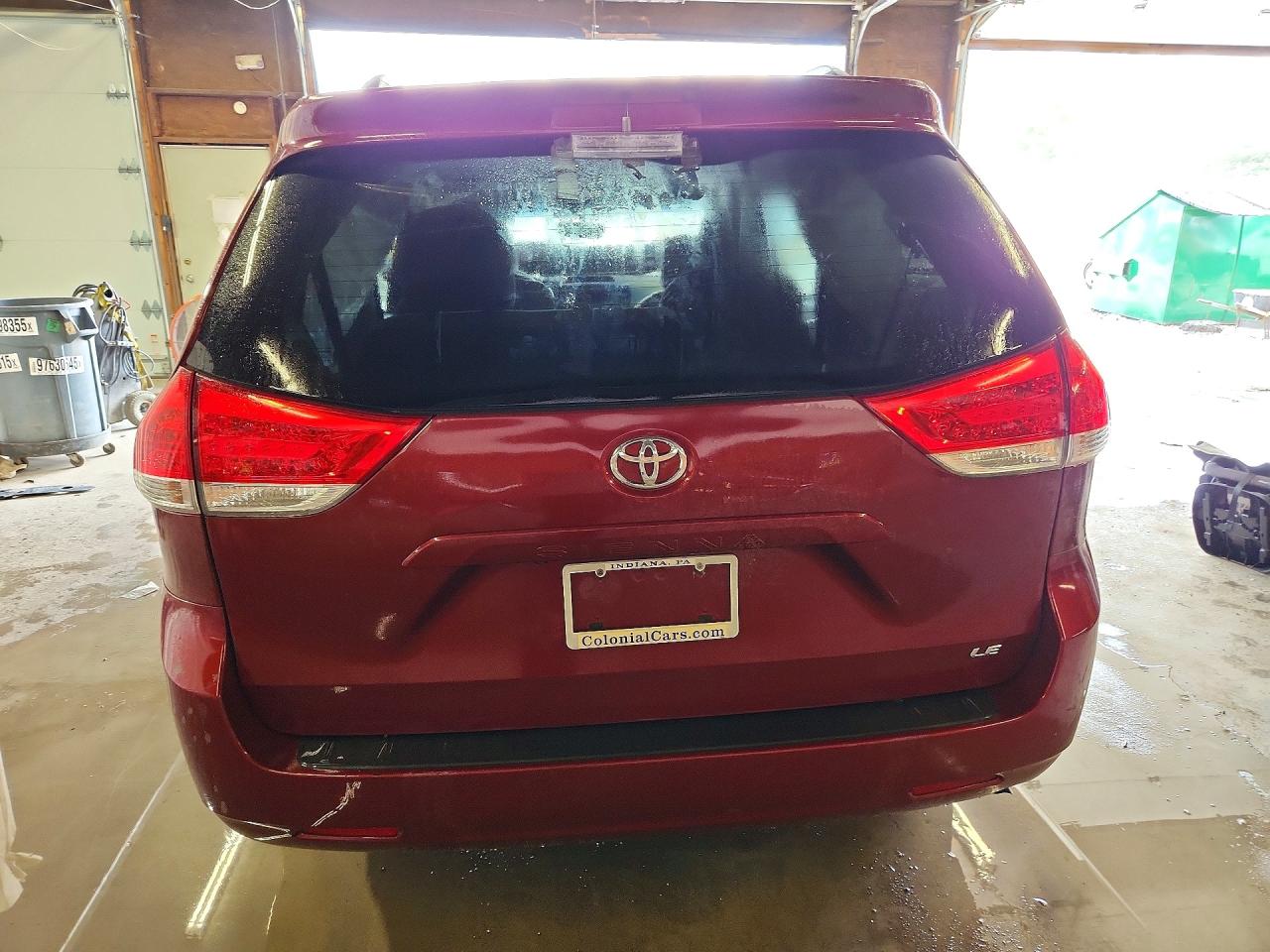2011 Toyota Sienna Le Maroon vin: 5TDKK3DC6BS018690