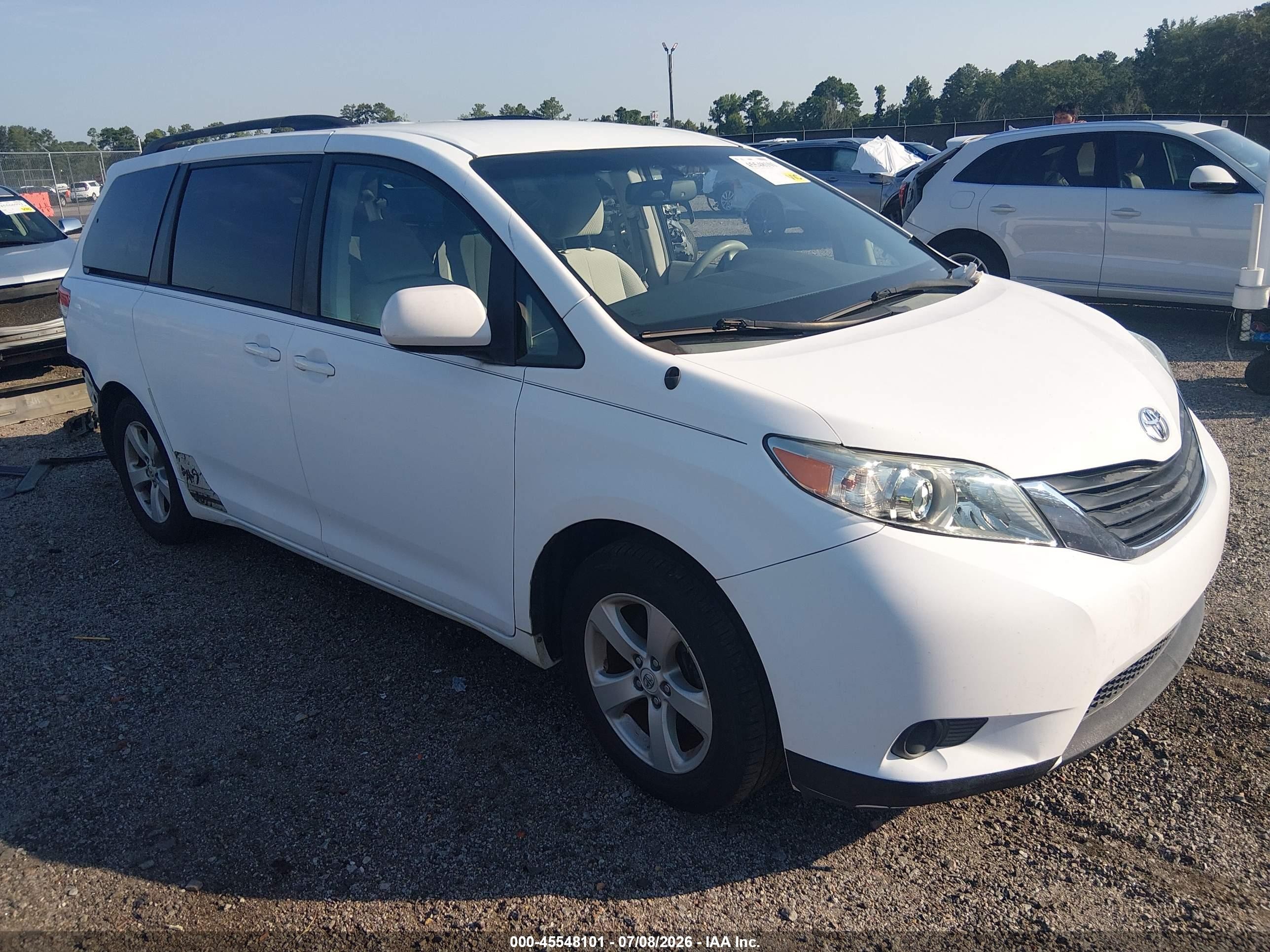 2011 Toyota Sienna Le V6 White vin: 5TDKK3DC6BS030371