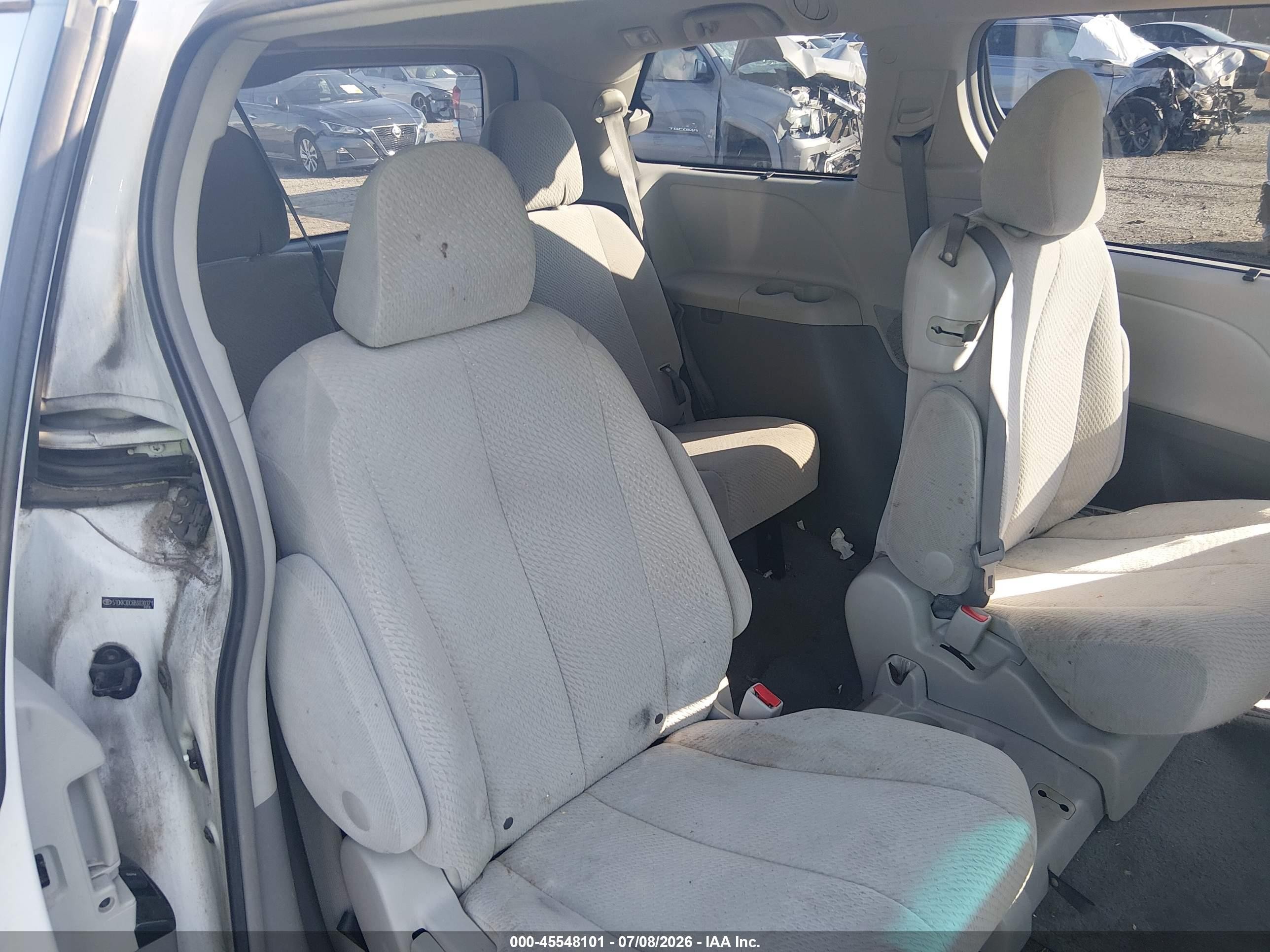 2011 Toyota Sienna Le V6 White vin: 5TDKK3DC6BS030371