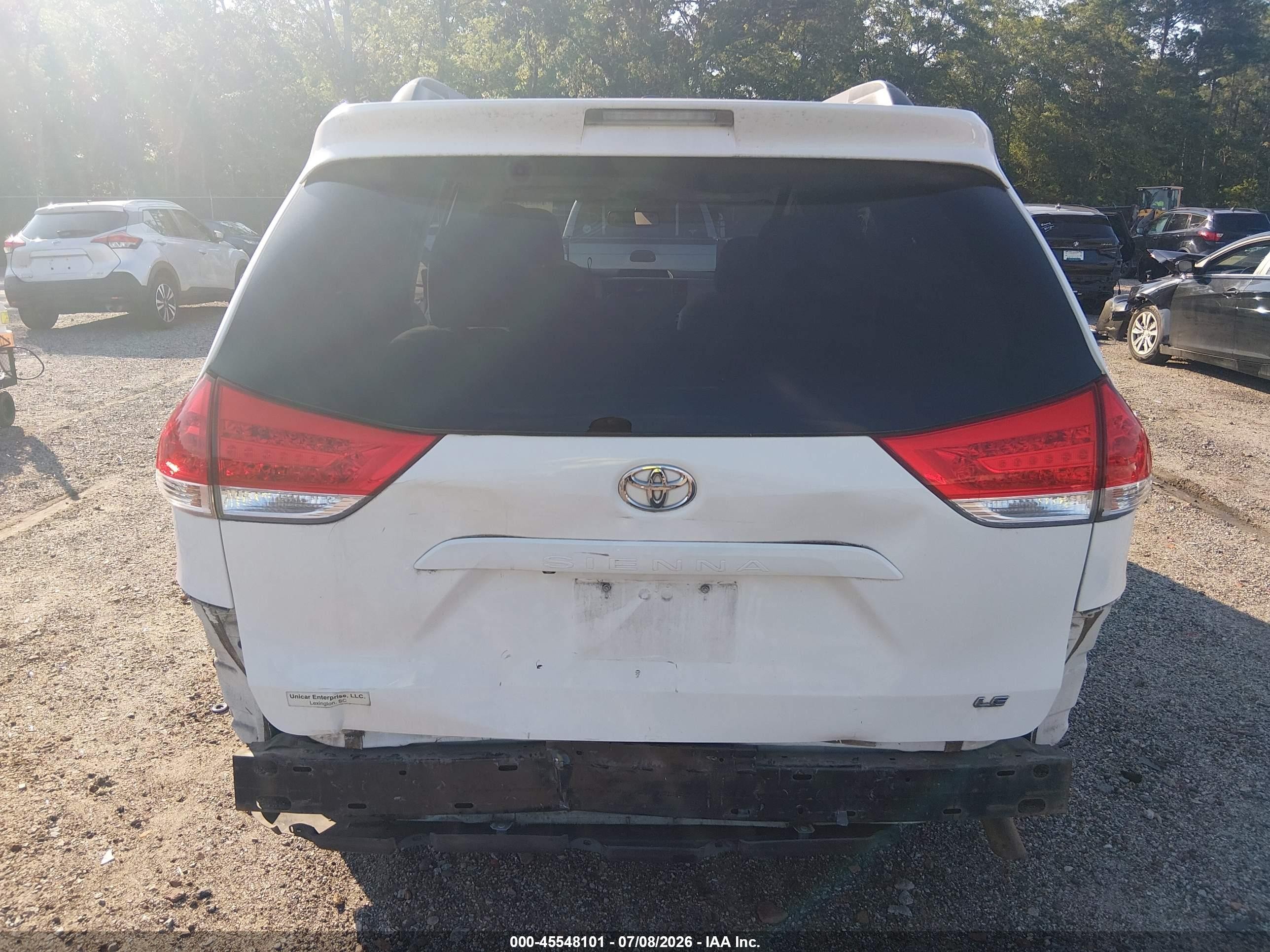 2011 Toyota Sienna Le V6 White vin: 5TDKK3DC6BS030371