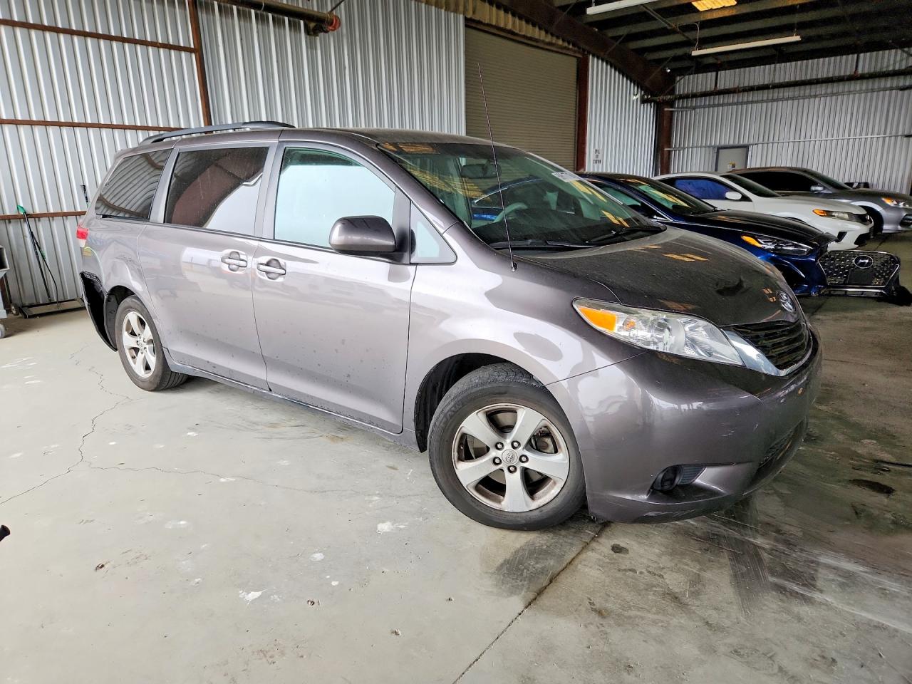 2011 Toyota Sienna Le Gray vin: 5TDKK3DC6BS033710