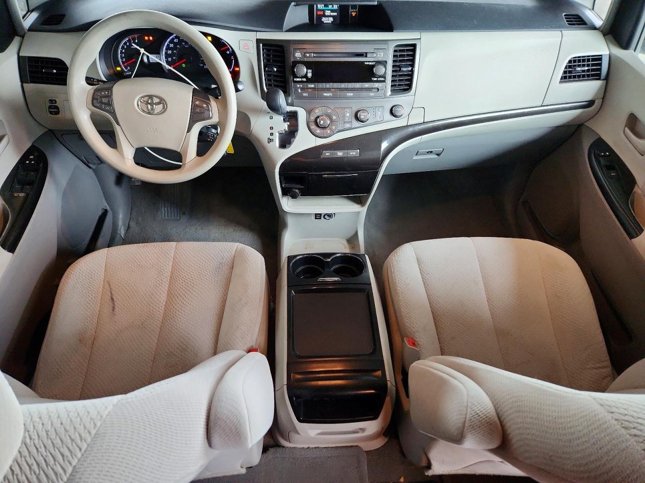 2011 Toyota Sienna Le Gray vin: 5TDKK3DC6BS033710