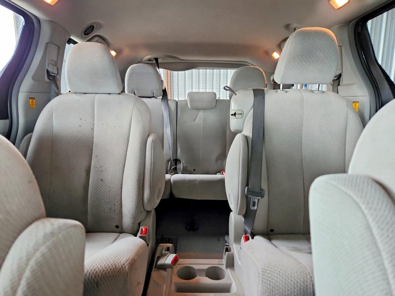 2011 Toyota Sienna Le Gray vin: 5TDKK3DC6BS033710