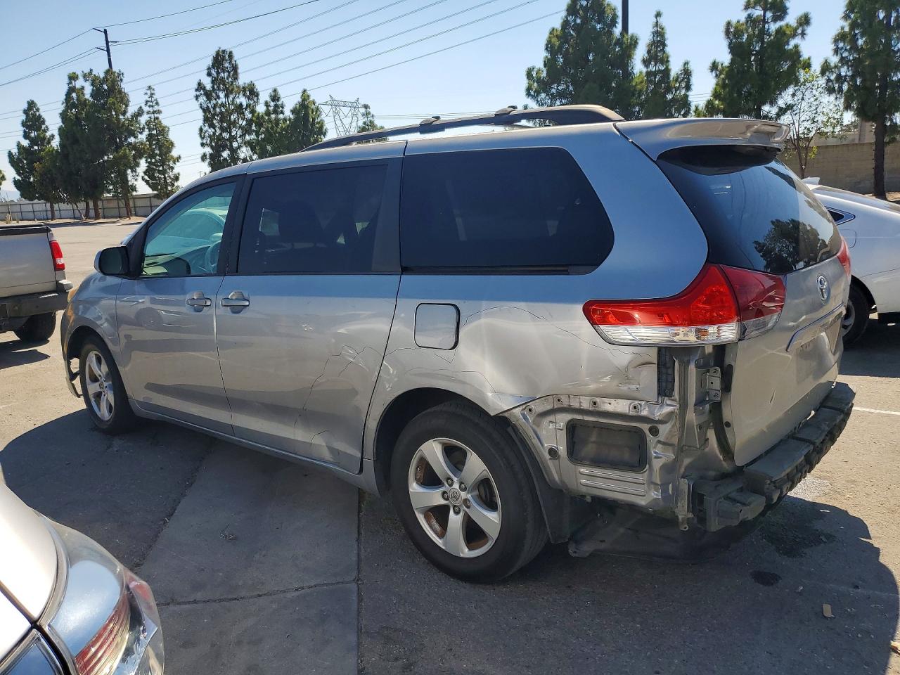 2011 Toyota Sienna Le Silver vin: 5TDKK3DC6BS042357