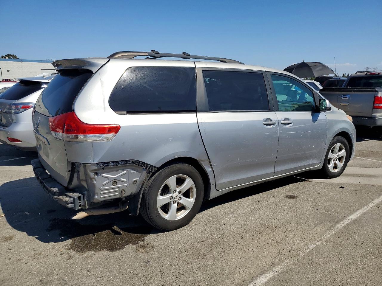 2011 Toyota Sienna Le Silver vin: 5TDKK3DC6BS042357
