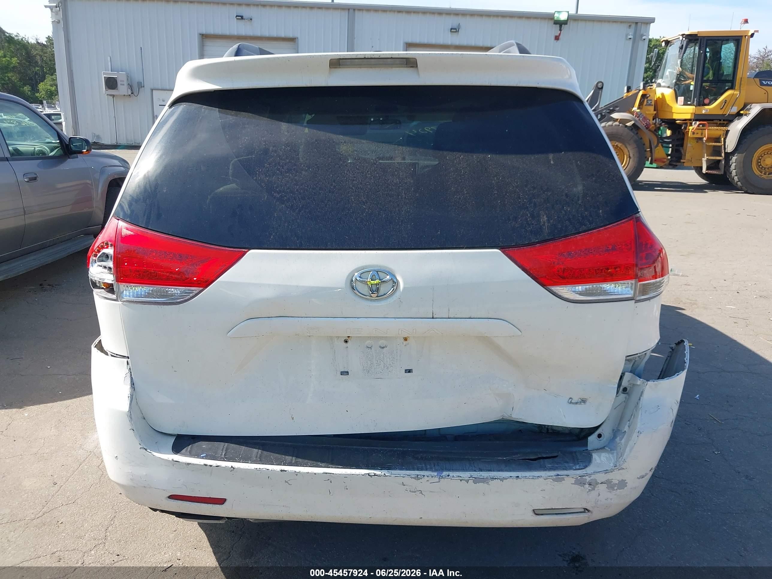 2011 Toyota Sienna Le V6 White vin: 5TDKK3DC6BS042679