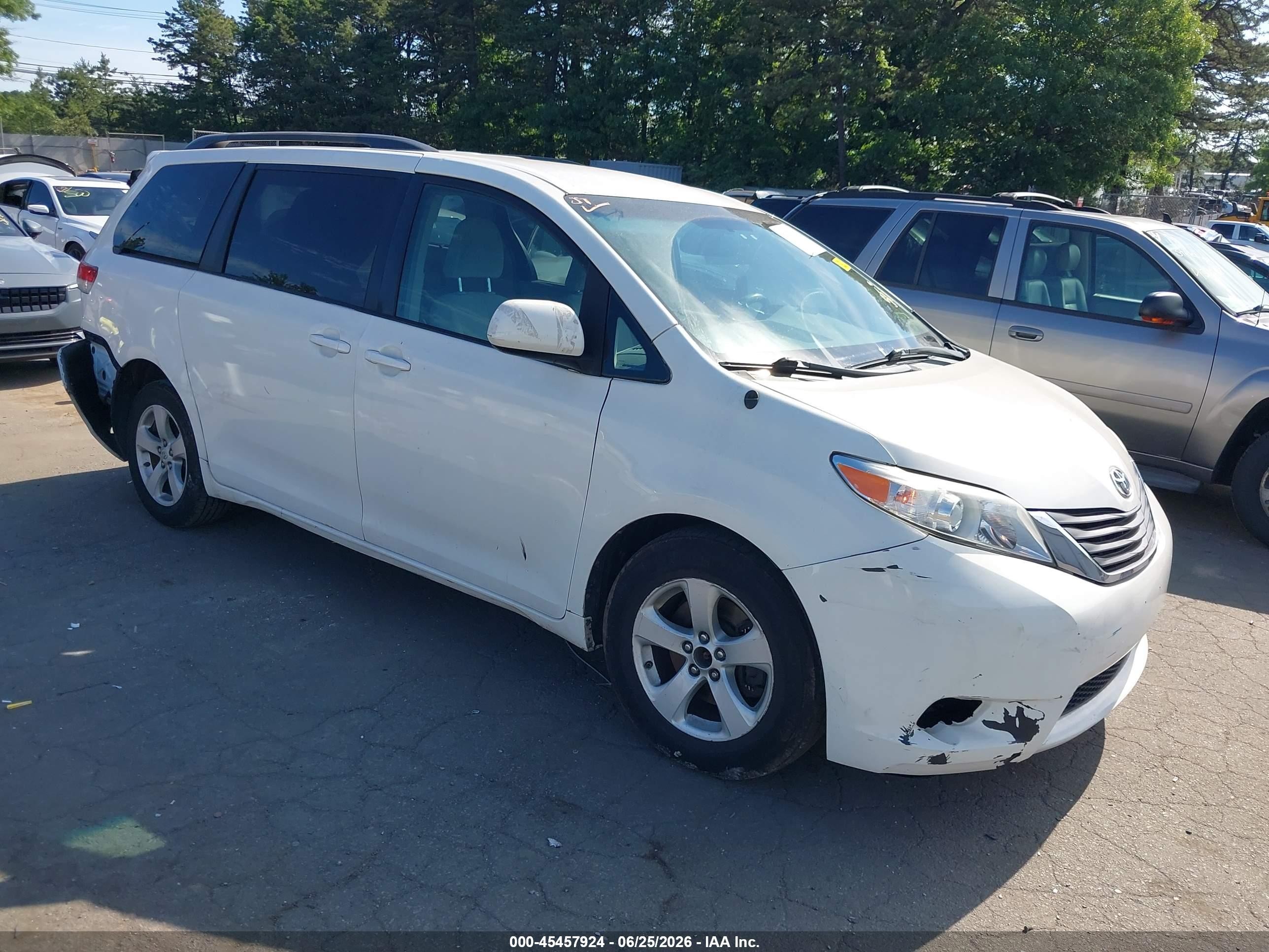 2011 Toyota Sienna Le V6 Белый vin: 5TDKK3DC6BS042679