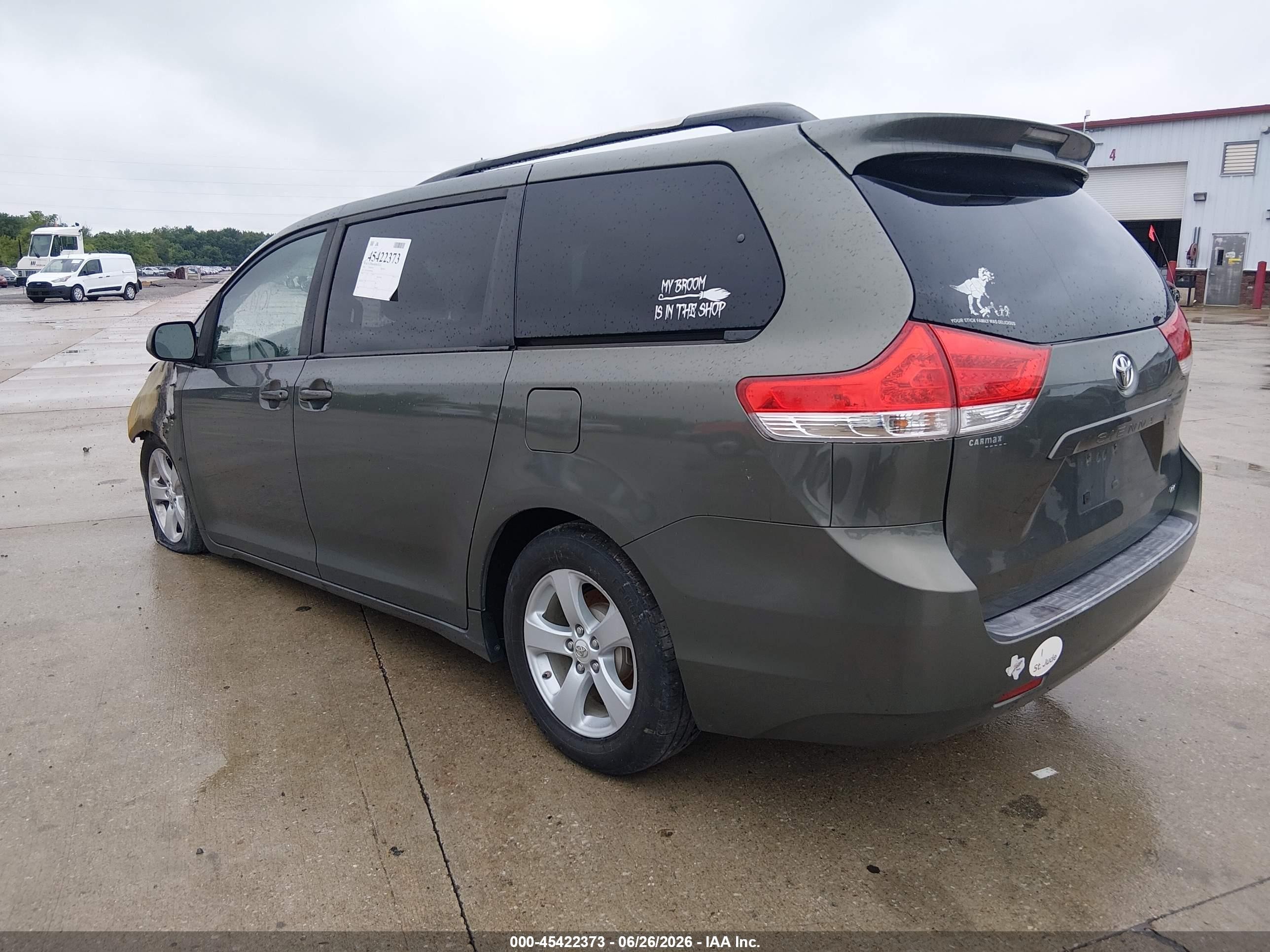 2011 Toyota Sienna Le V6 Green vin: 5TDKK3DC6BS045601