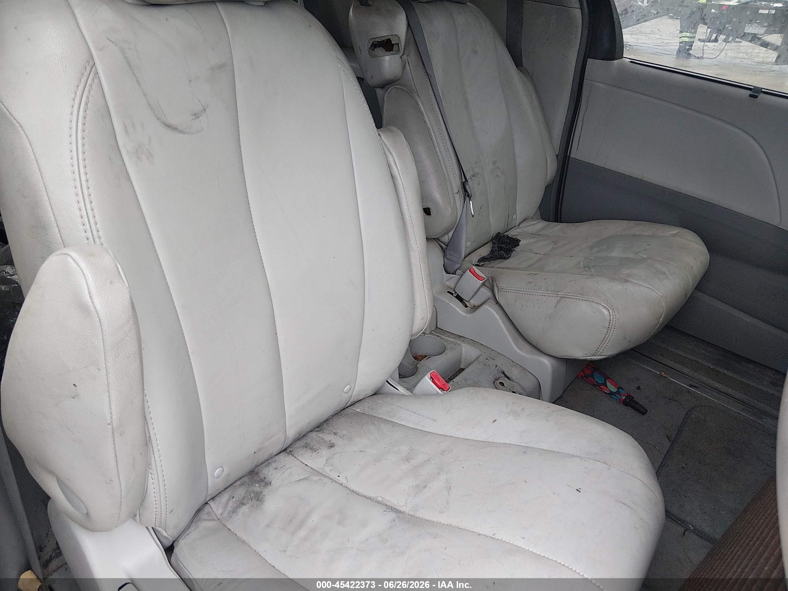 2011 Toyota Sienna Le V6 Green vin: 5TDKK3DC6BS045601