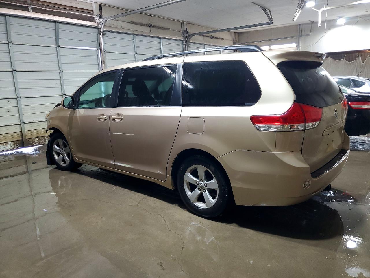 2011 Toyota Sienna Le Tan vin: 5TDKK3DC6BS053195