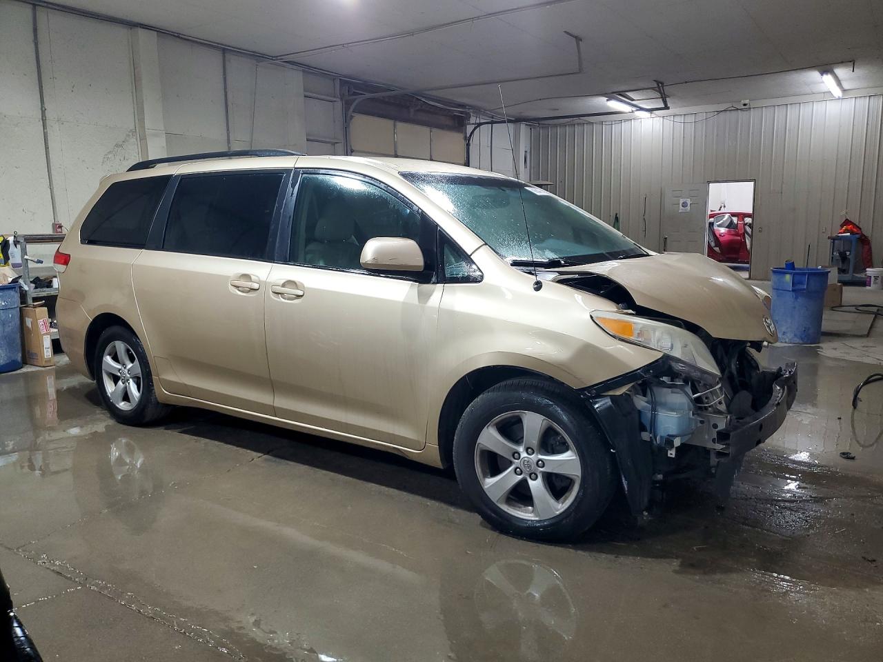 2011 Toyota Sienna Le Tan vin: 5TDKK3DC6BS053195