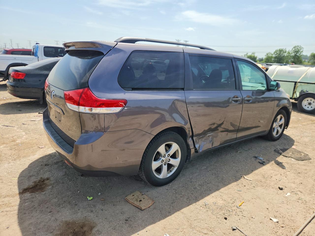 2011 Toyota Sienna Le Gray vin: 5TDKK3DC6BS056193
