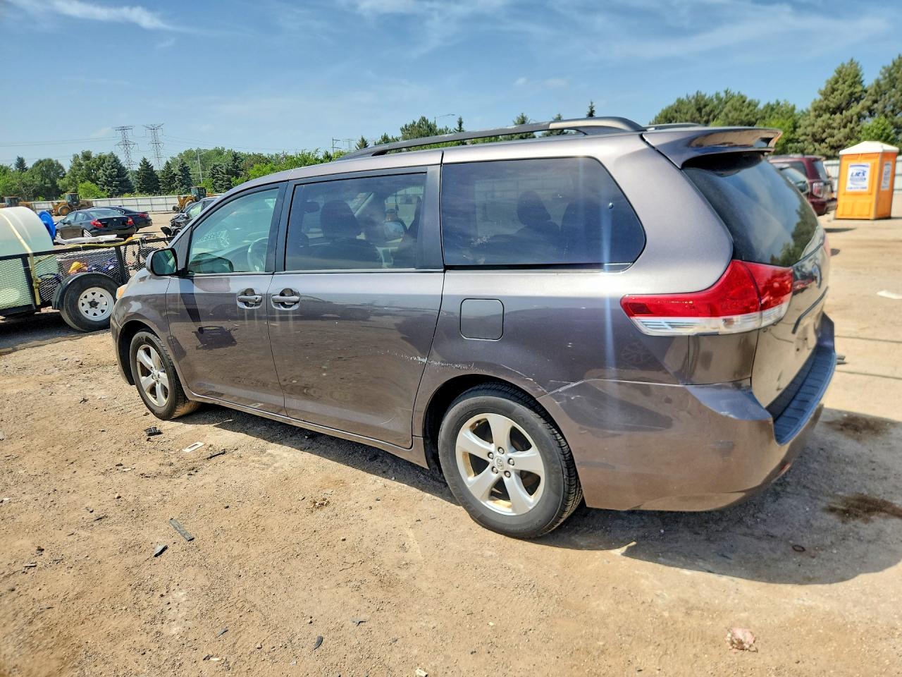 2011 Toyota Sienna Le Gray vin: 5TDKK3DC6BS056193
