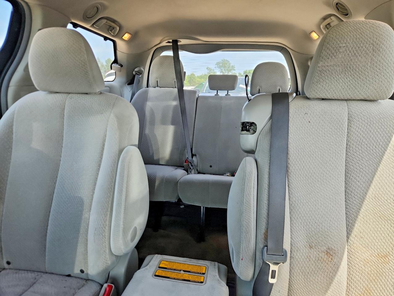 2011 Toyota Sienna Le Gray vin: 5TDKK3DC6BS056193