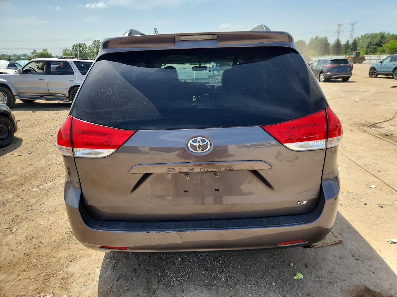 2011 Toyota Sienna Le Gray vin: 5TDKK3DC6BS056193