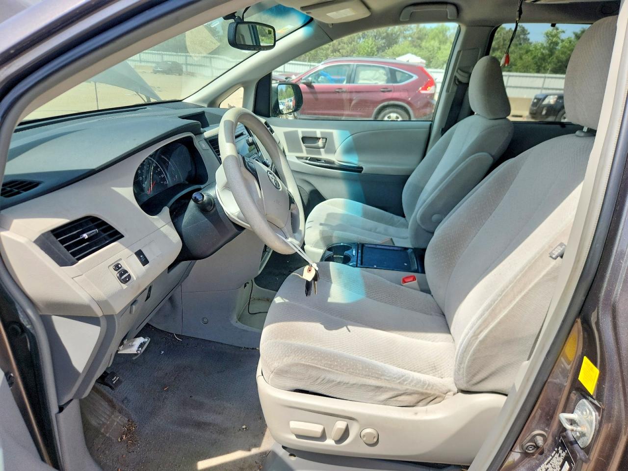 2011 Toyota Sienna Le Gray vin: 5TDKK3DC6BS056193