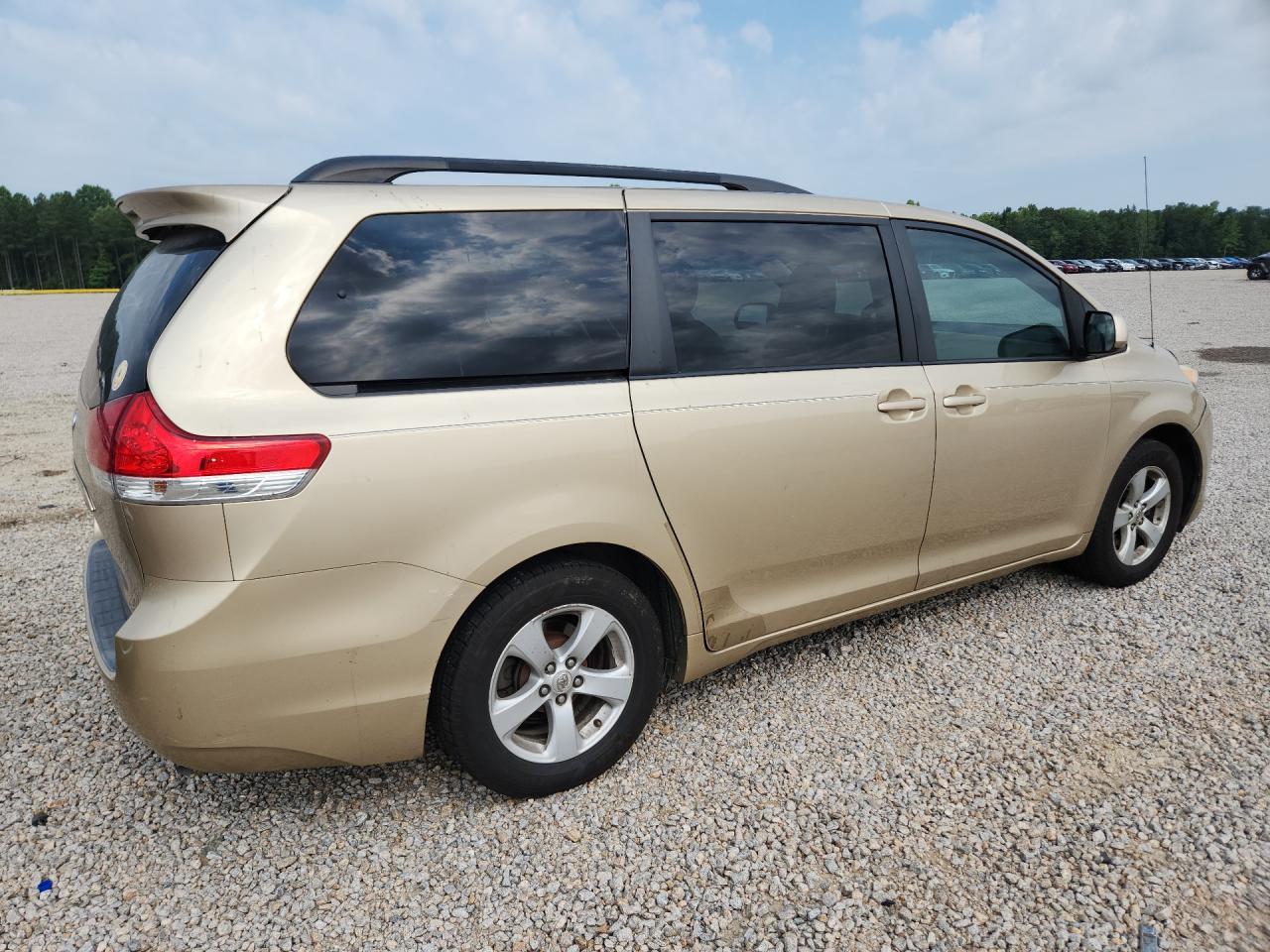 2011 Toyota Sienna Le Tan vin: 5TDKK3DC6BS066934