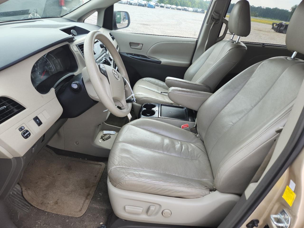 2011 Toyota Sienna Le Tan vin: 5TDKK3DC6BS066934