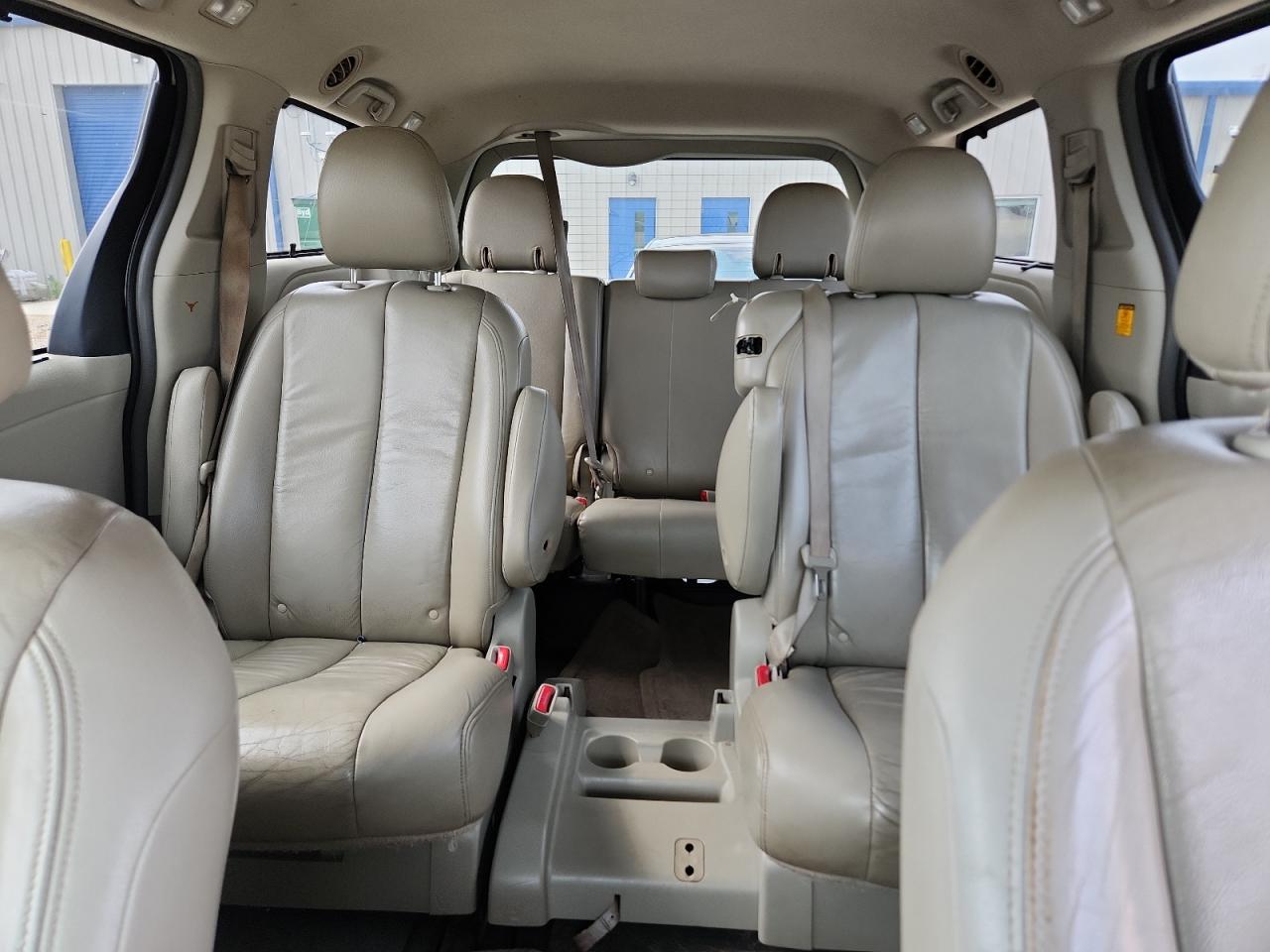 2011 Toyota Sienna Le Tan vin: 5TDKK3DC6BS066934