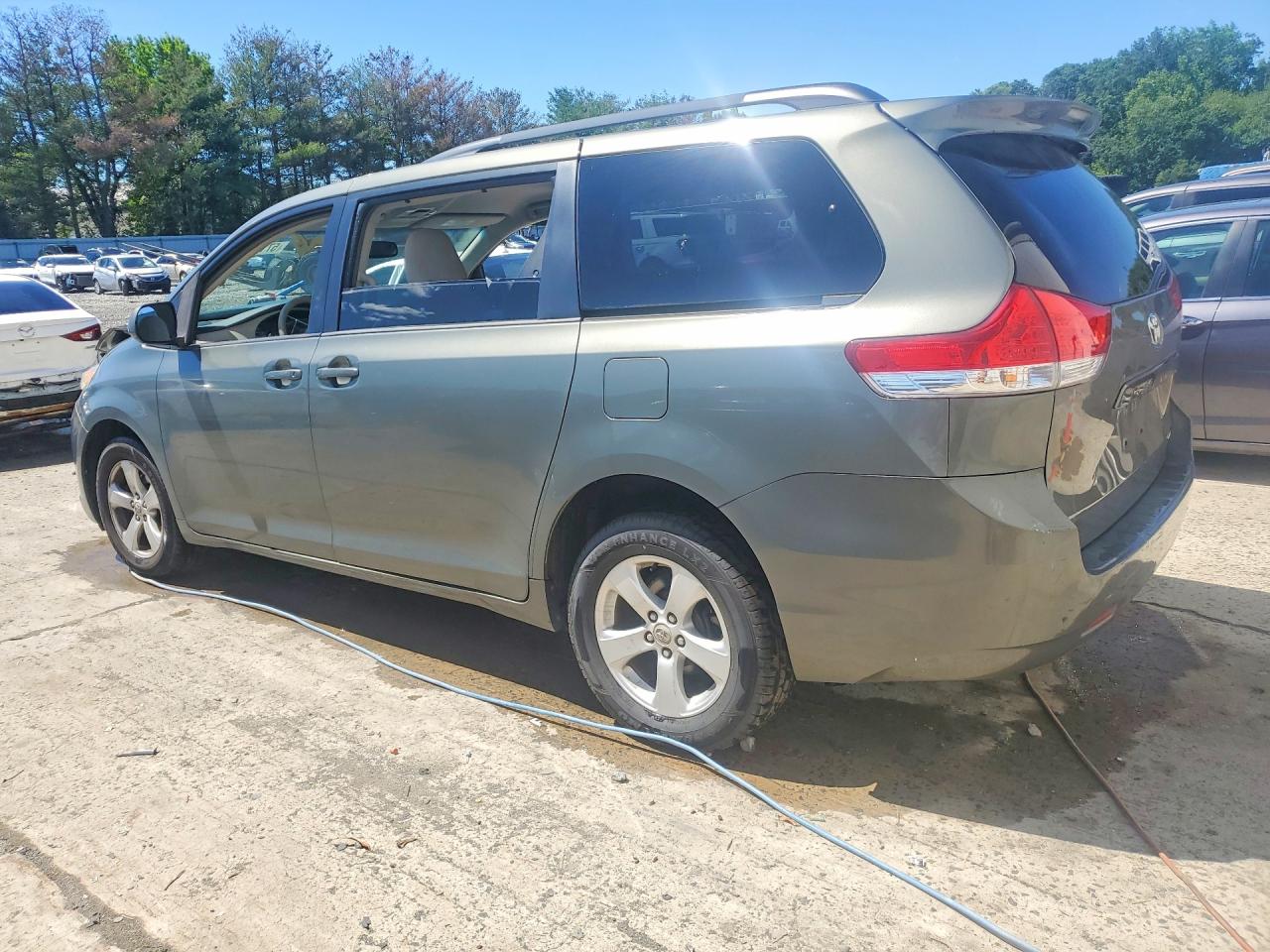 2011 Toyota Sienna Le Gray vin: 5TDKK3DC6BS076606