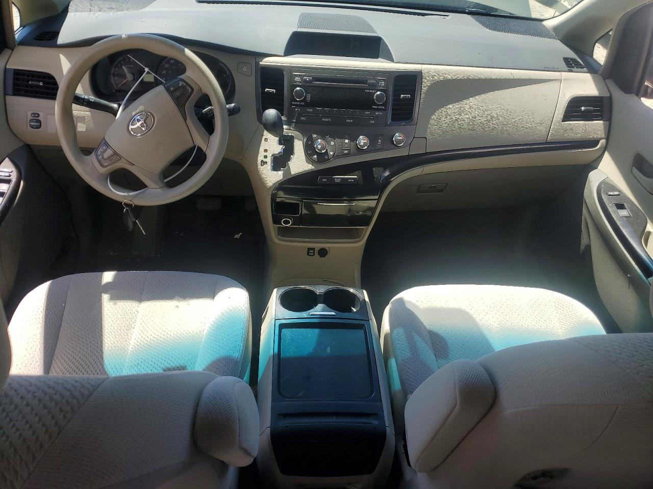 2011 Toyota Sienna Le Gray vin: 5TDKK3DC6BS076606