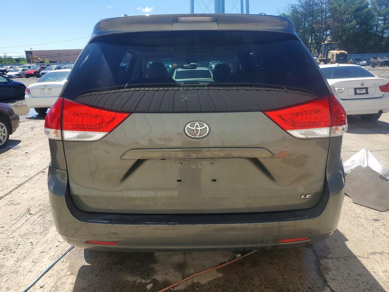 2011 Toyota Sienna Le Gray vin: 5TDKK3DC6BS076606