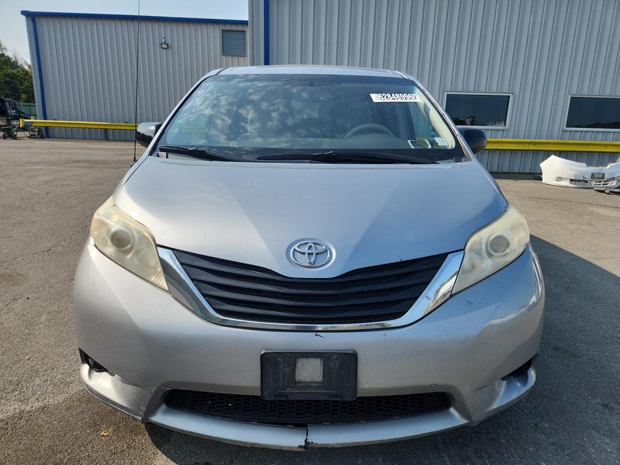2011 Toyota Sienna Le Gray vin: 5TDKK3DC6BS085998 Damage: Hood, Heavy Scratch, 1/2 To 1 Inch