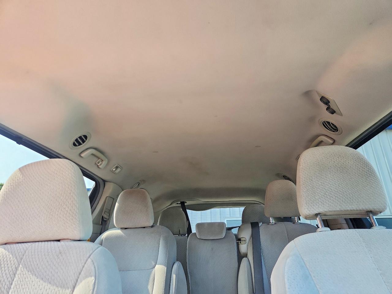 2011 Toyota Sienna Le Gray vin: 5TDKK3DC6BS085998