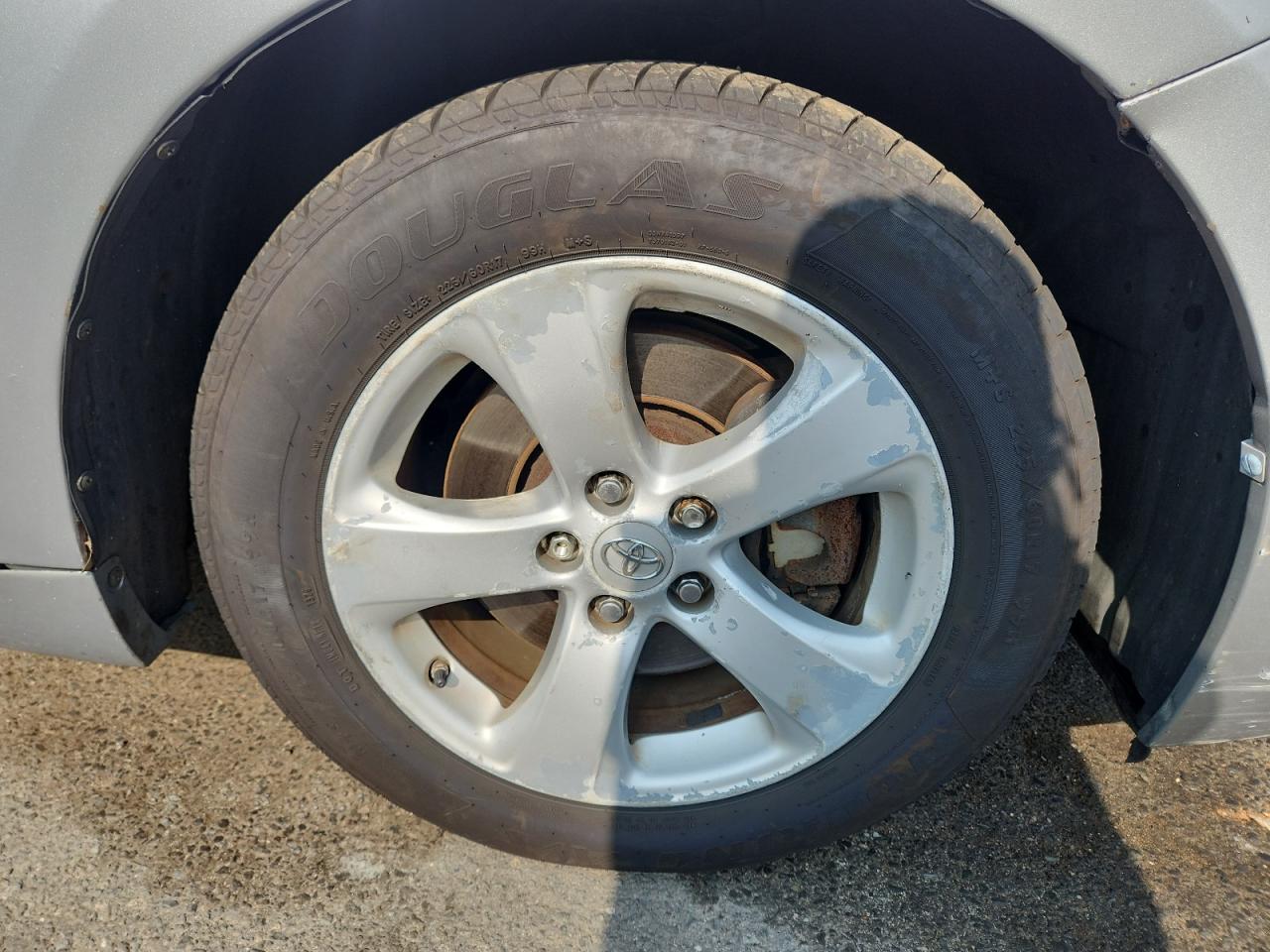 2011 Toyota Sienna Le Gray vin: 5TDKK3DC6BS085998 Damage: Right Front Wheel, Peeling, > 12 Inches