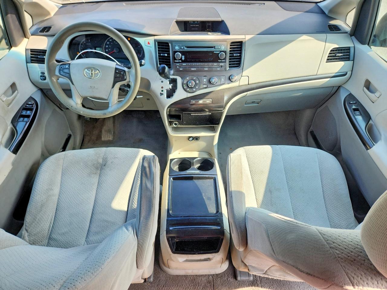 2011 Toyota Sienna Le Gray vin: 5TDKK3DC6BS085998